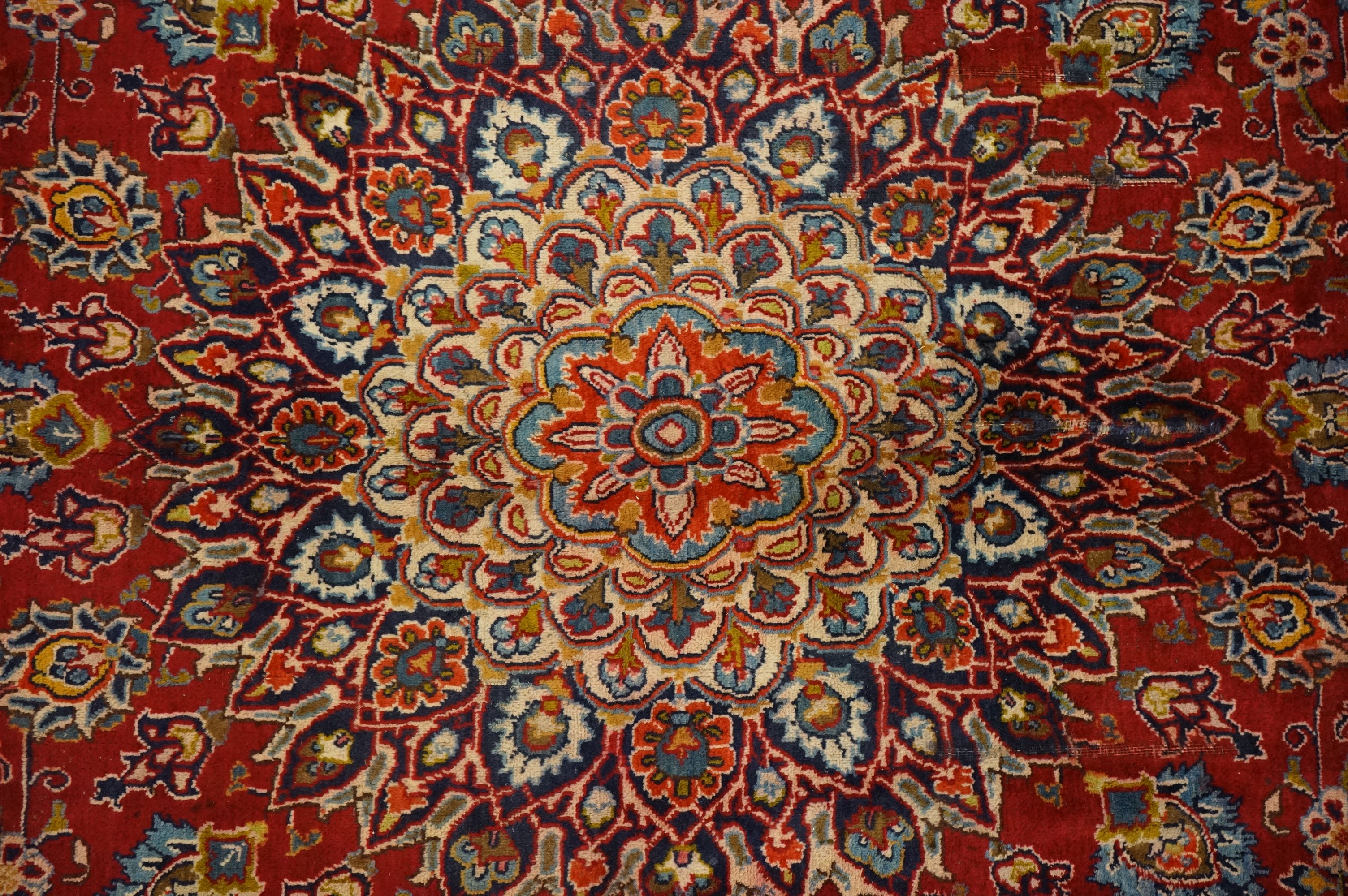 Large Red and Blue Ground Wool Persian Qashqai Carpet with sharbas medallion design, approx. 290cm x - Image 3 of 9