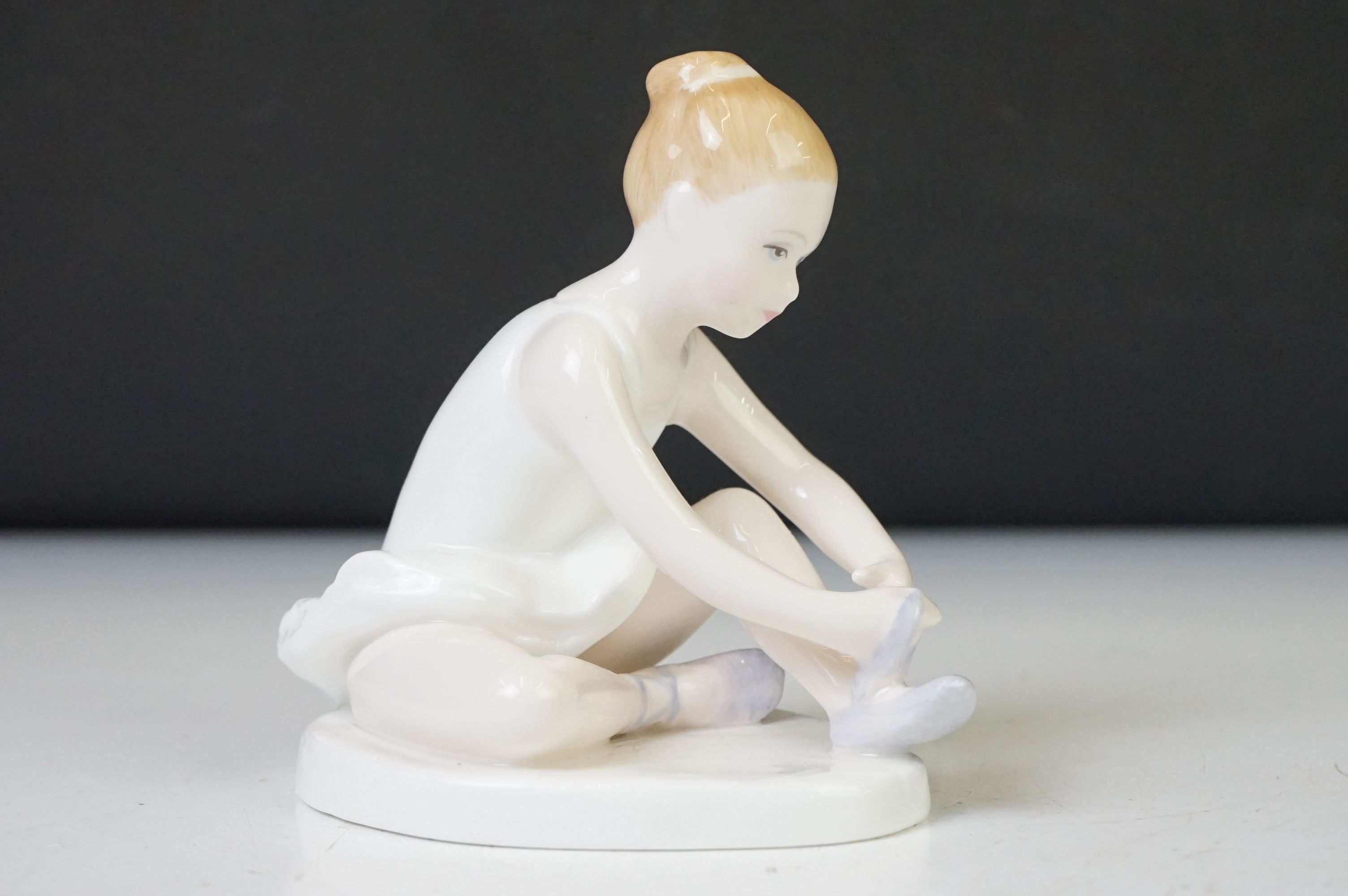 Seven Royal Doulton figures to include: 'Little Ballerina', HN 3395 'Welcome', HN 3764, 'Cherie', HN - Image 10 of 26