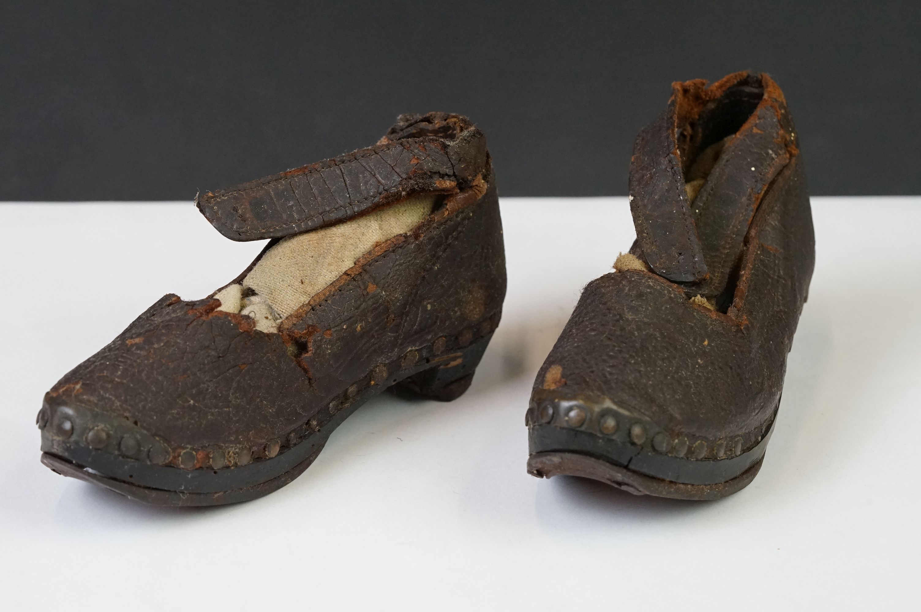 A pair of 'Latchet' leather Childs shoes c.1650-1700