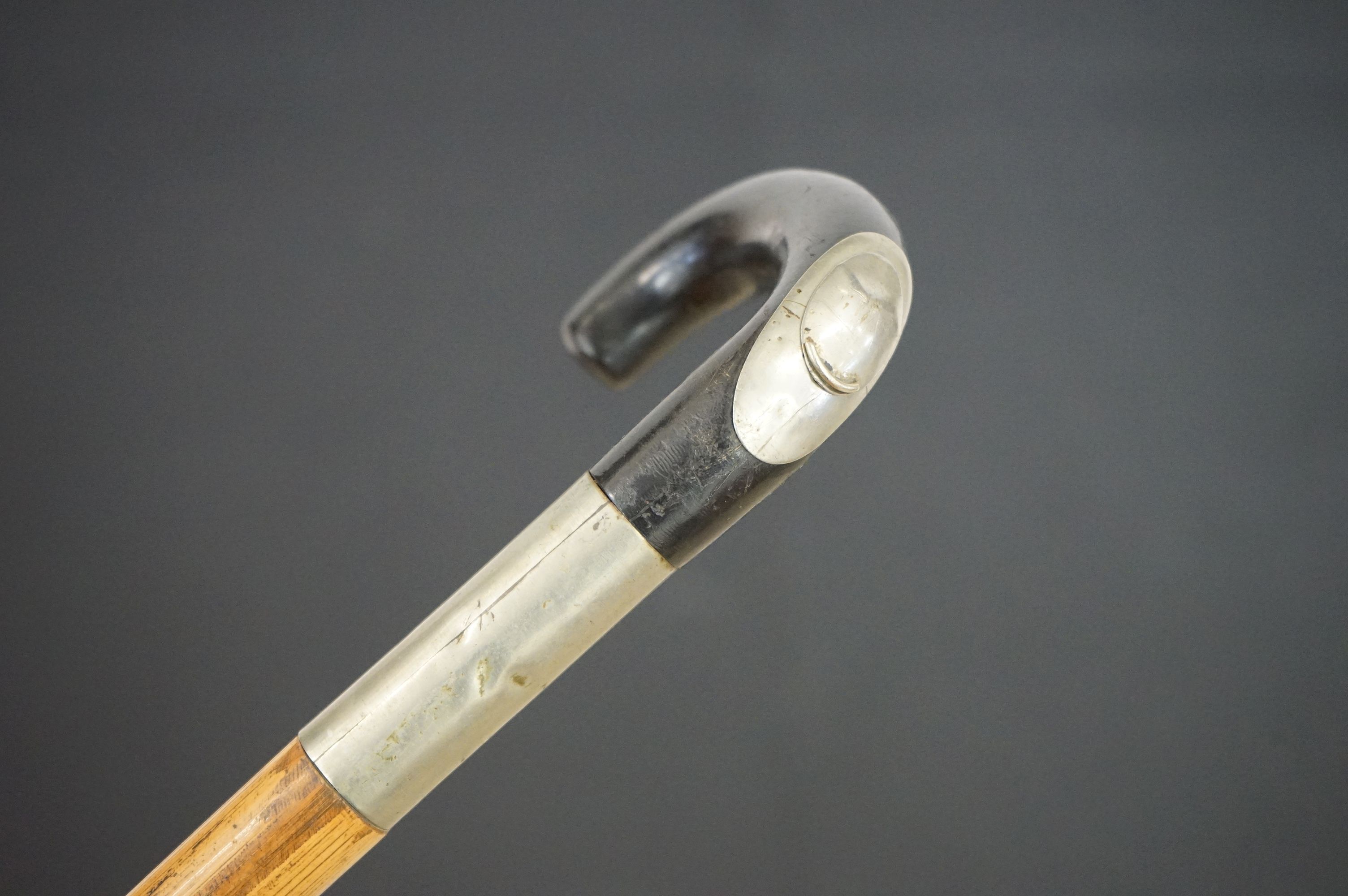 Early-to-mid 20th century bamboo horse measuring walking stick, the curved handle with removable - Image 3 of 7