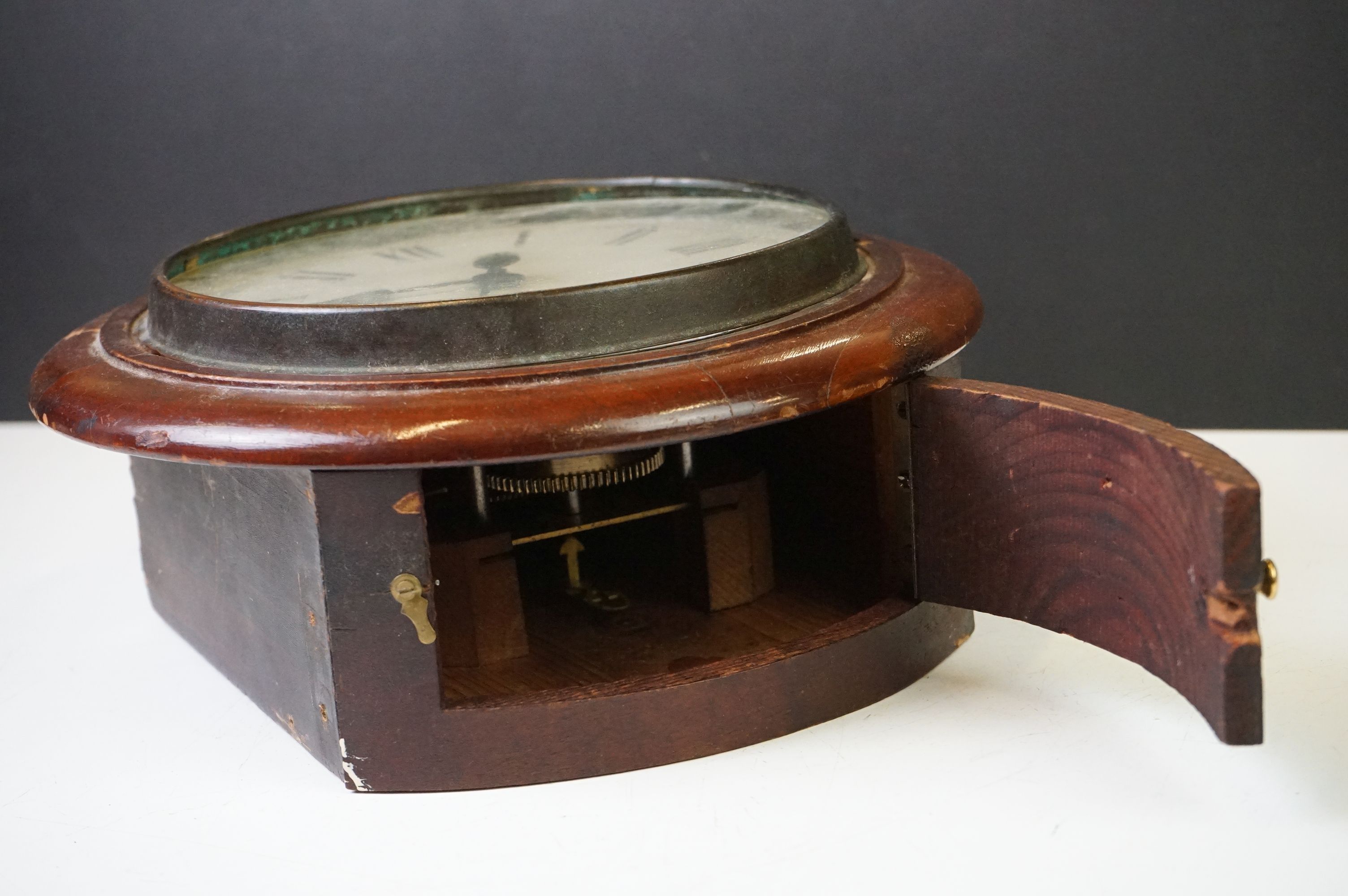 Late 19th / Early 20th century Mahogany Circular Wall Clock with cream dial, Roman numerals, poker - Image 4 of 7