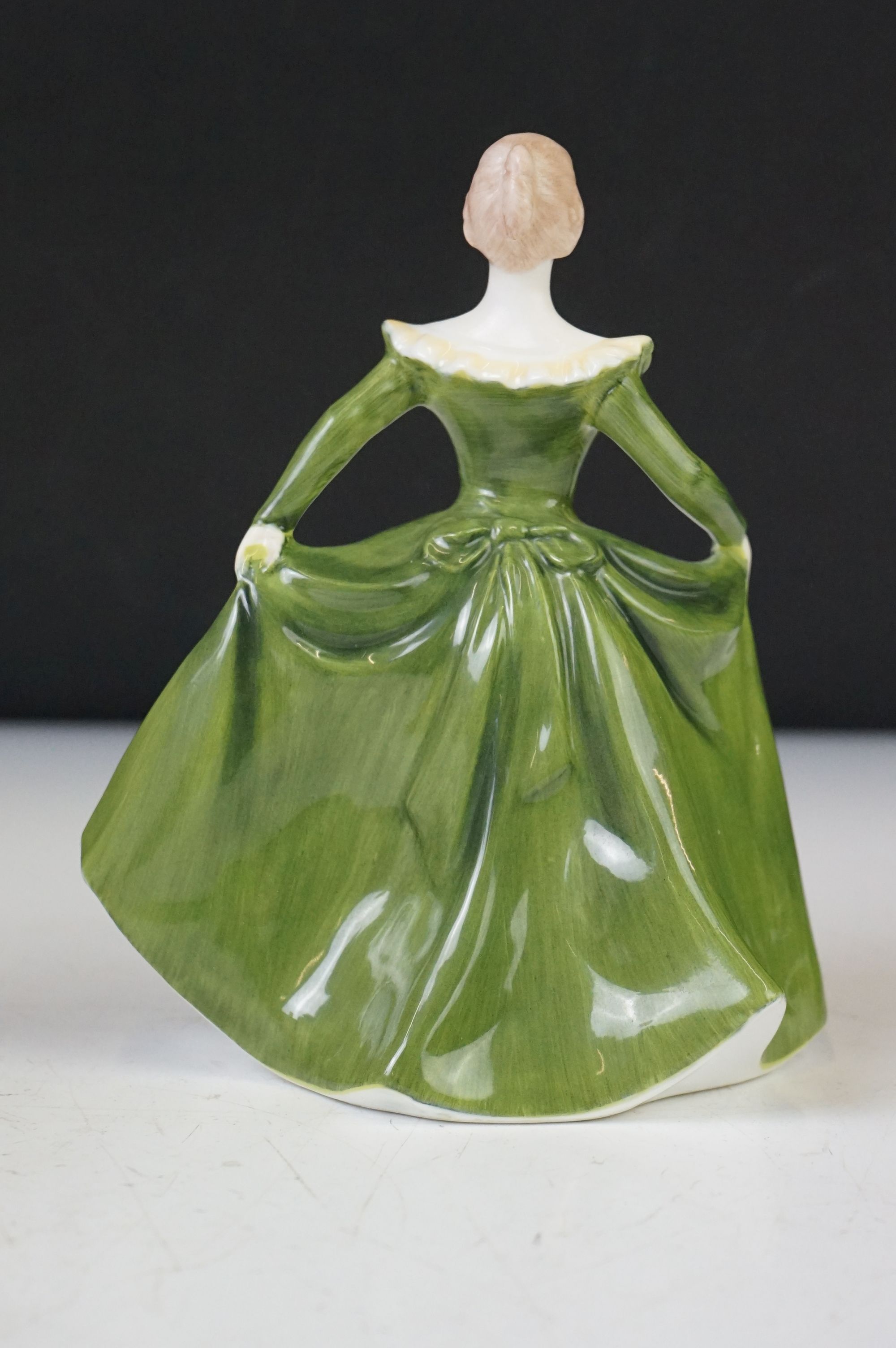 Seven Royal Doulton figures to include: 'Little Ballerina', HN 3395 'Welcome', HN 3764, 'Cherie', HN - Image 25 of 26