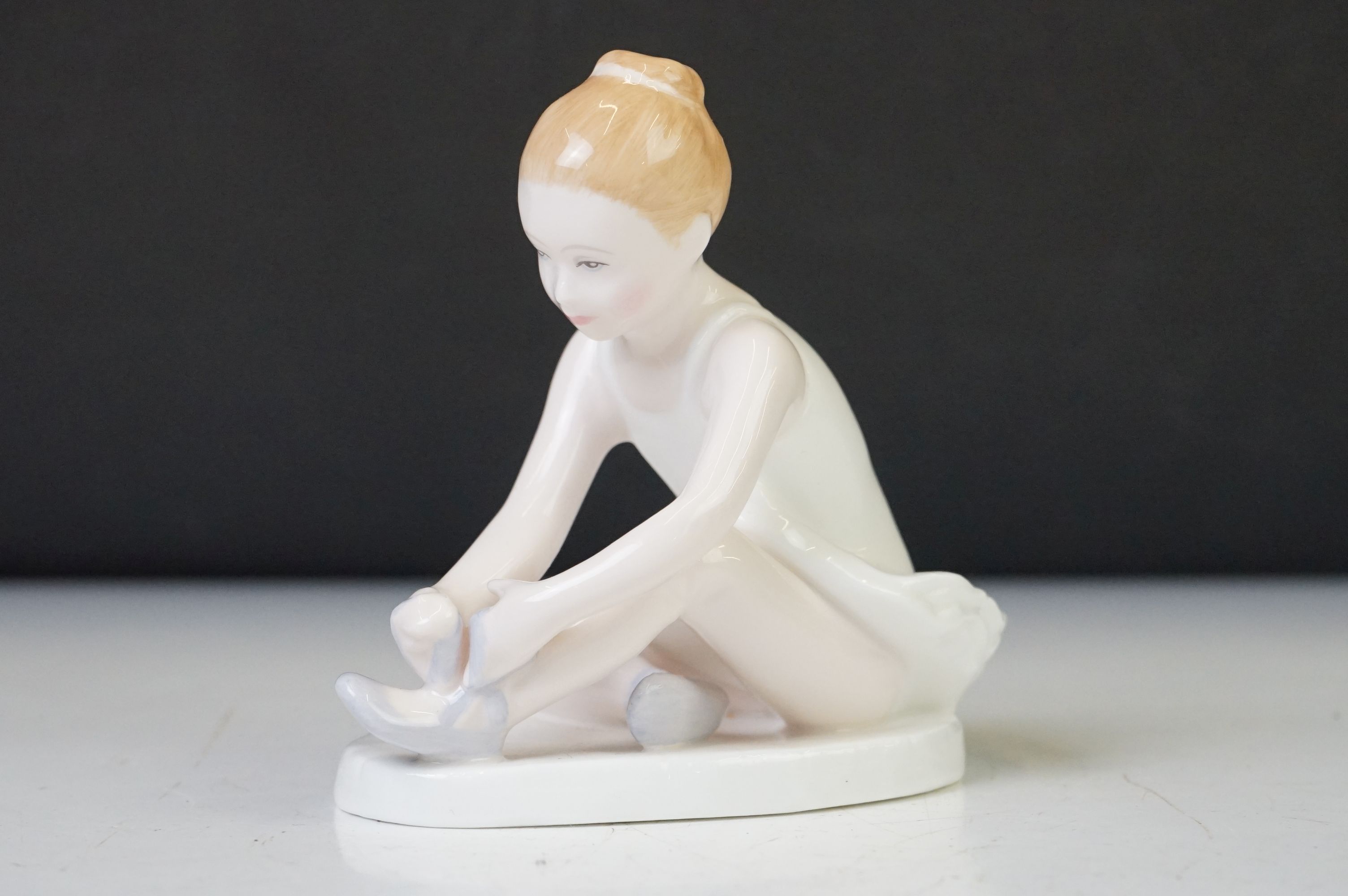 Seven Royal Doulton figures to include: 'Little Ballerina', HN 3395 'Welcome', HN 3764, 'Cherie', HN - Image 9 of 26