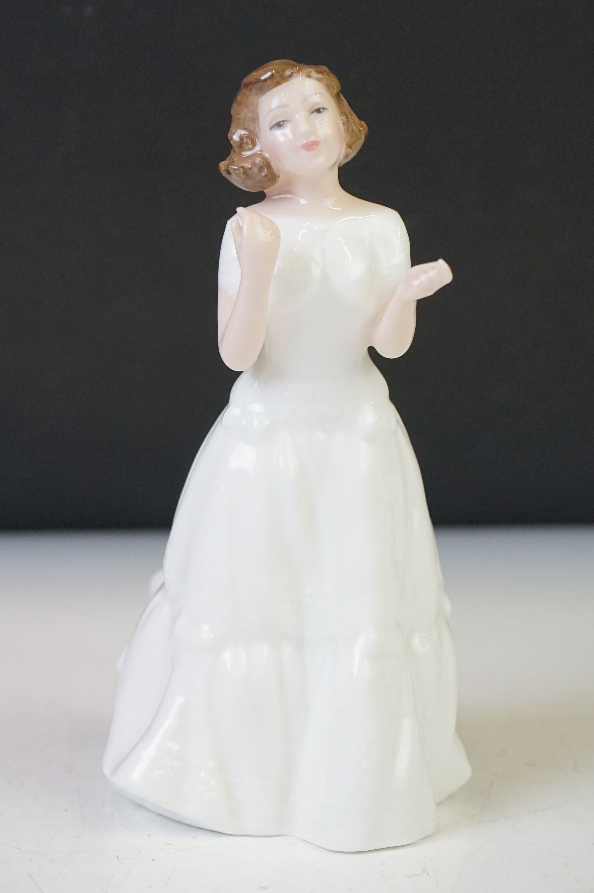 Seven Royal Doulton figures to include: 'Little Ballerina', HN 3395 'Welcome', HN 3764, 'Cherie', HN - Image 18 of 26