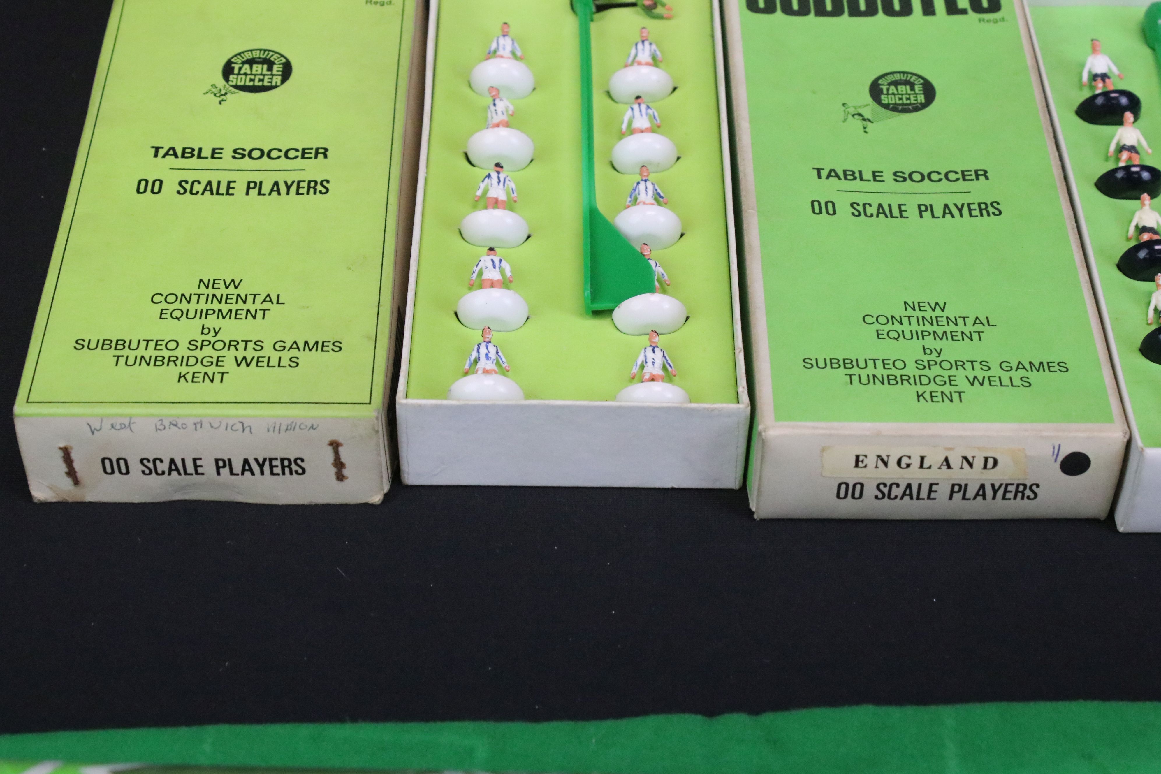 Subbuteo - Eight boxed HW teams to include Stoke City, Wolves, England, Aston Villa, Liverpool, - Image 8 of 9