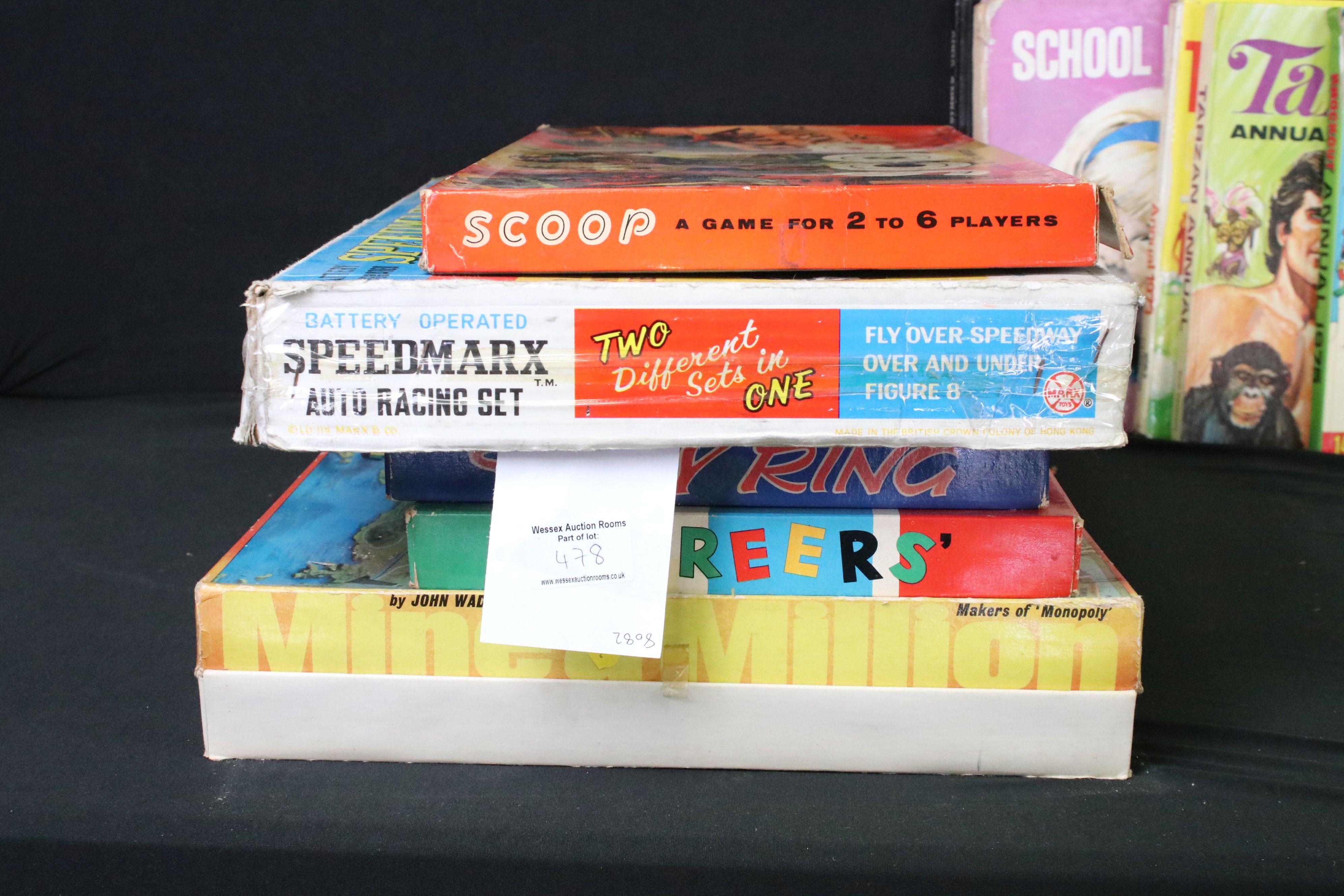 Group of vintage games, toys and annuals to include Marx Battery Operated Speedmarx Auto Racing - Image 5 of 5