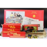 Quantity of OO gauge model railway to include boxed Triang RS13 train set (appears complete with