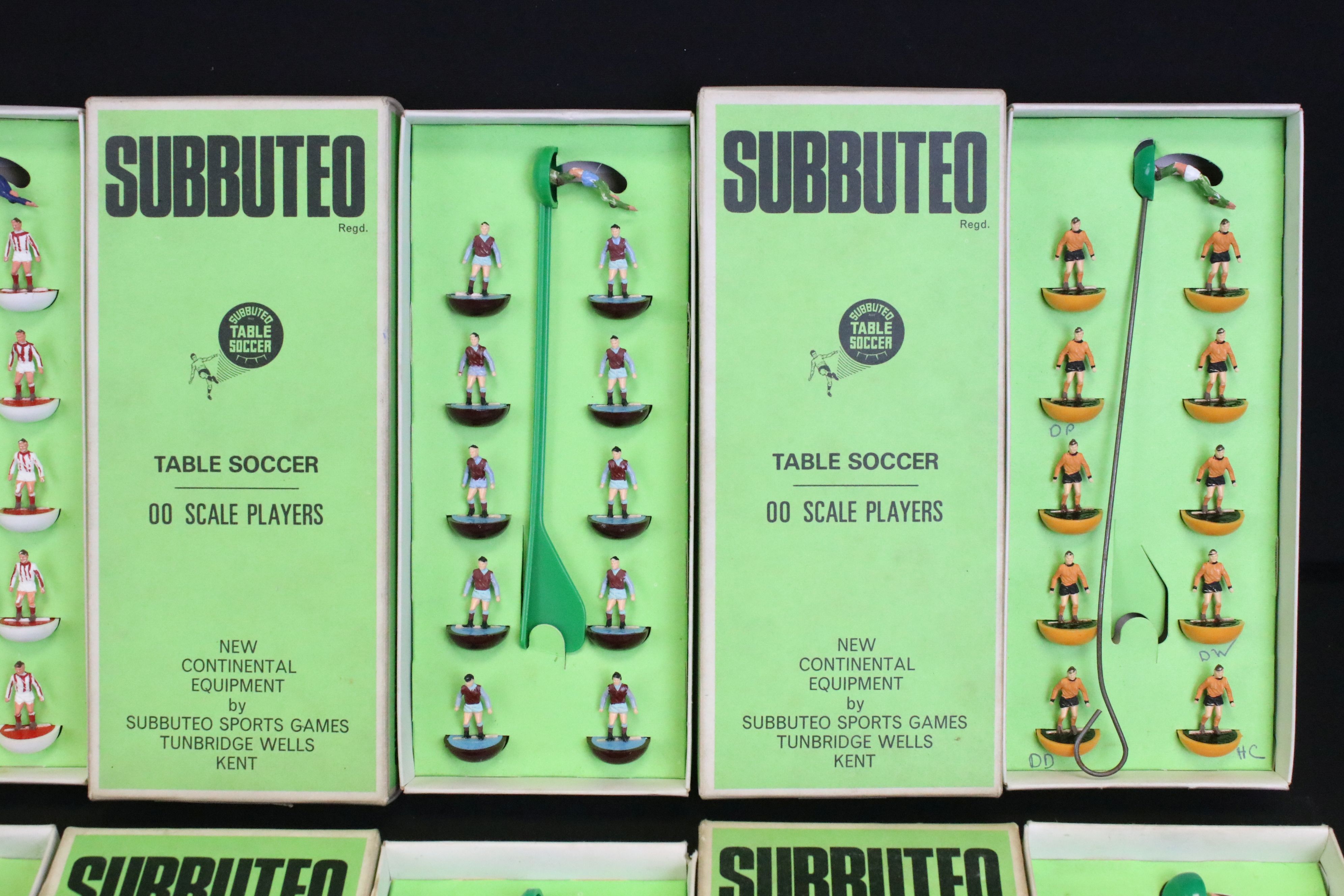Subbuteo - Eight boxed HW teams to include Stoke City, Wolves, England, Aston Villa, Liverpool, - Image 3 of 9