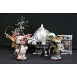 Five movie related figures to include 2 x Neca Gremlins bobbleheads featuring Gizmo & Stripe, Indian