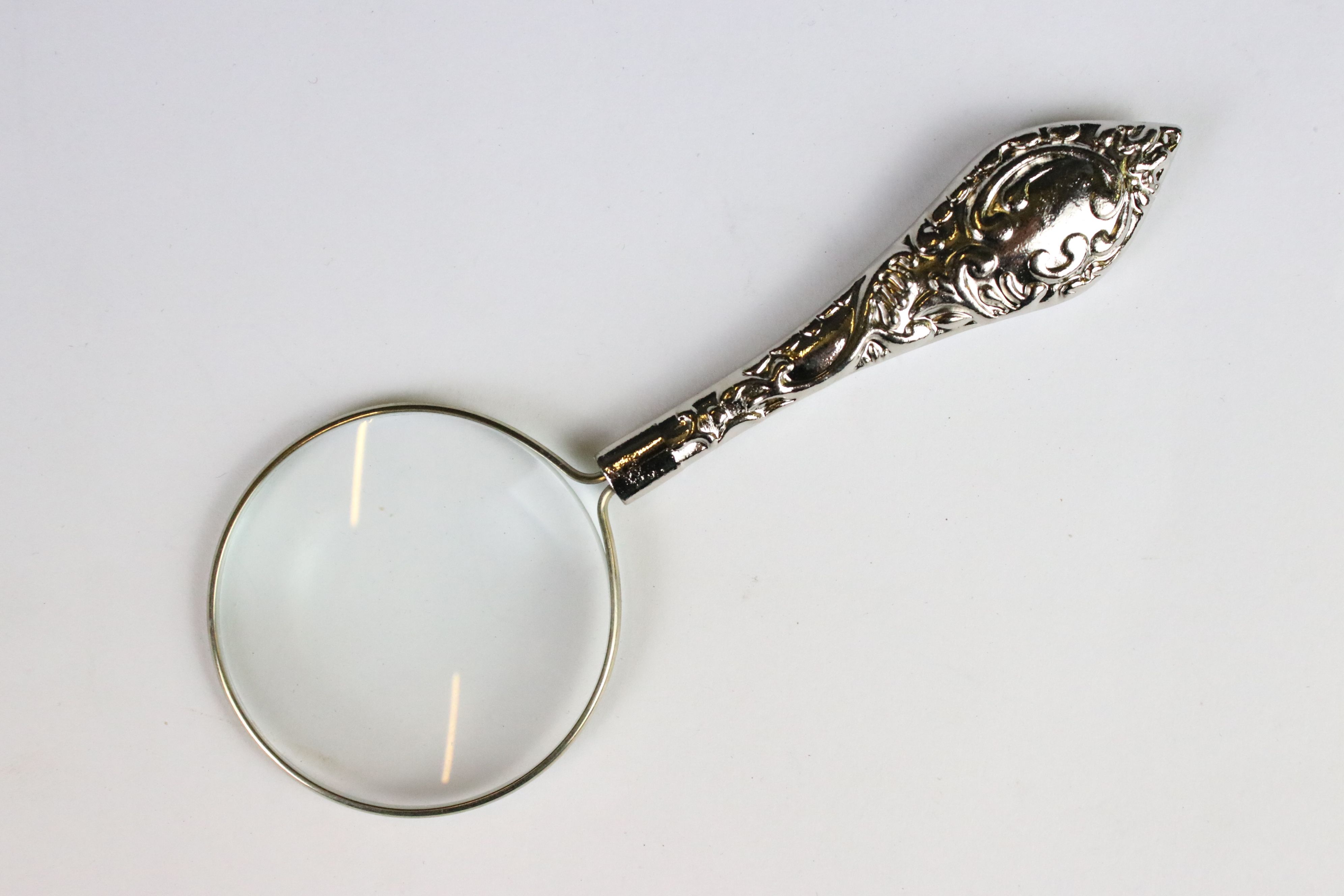 A set of three silver plated magnifying glasses. - Image 2 of 3