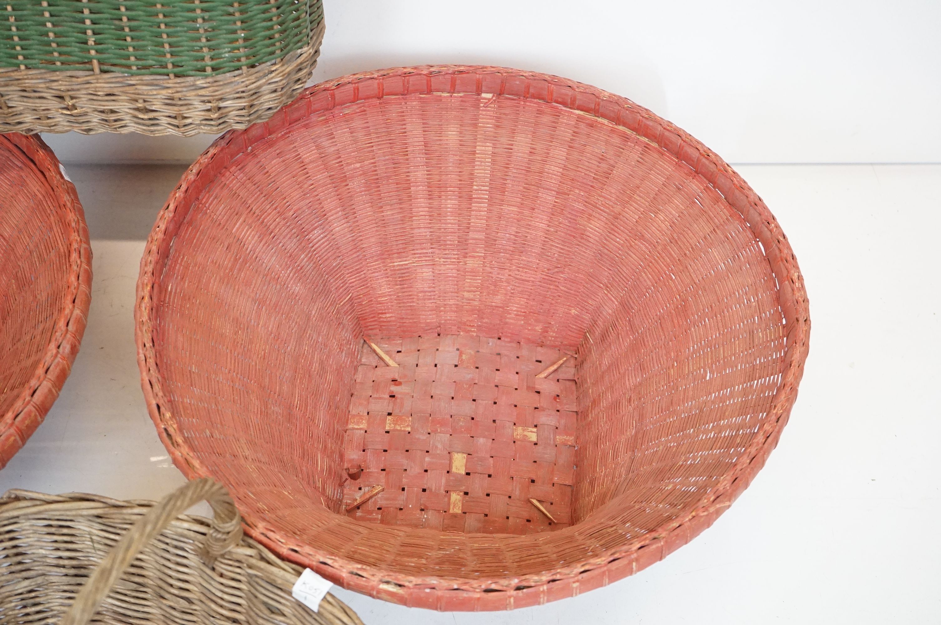 A collection of 4 vintage wicker baskets. - Image 8 of 8