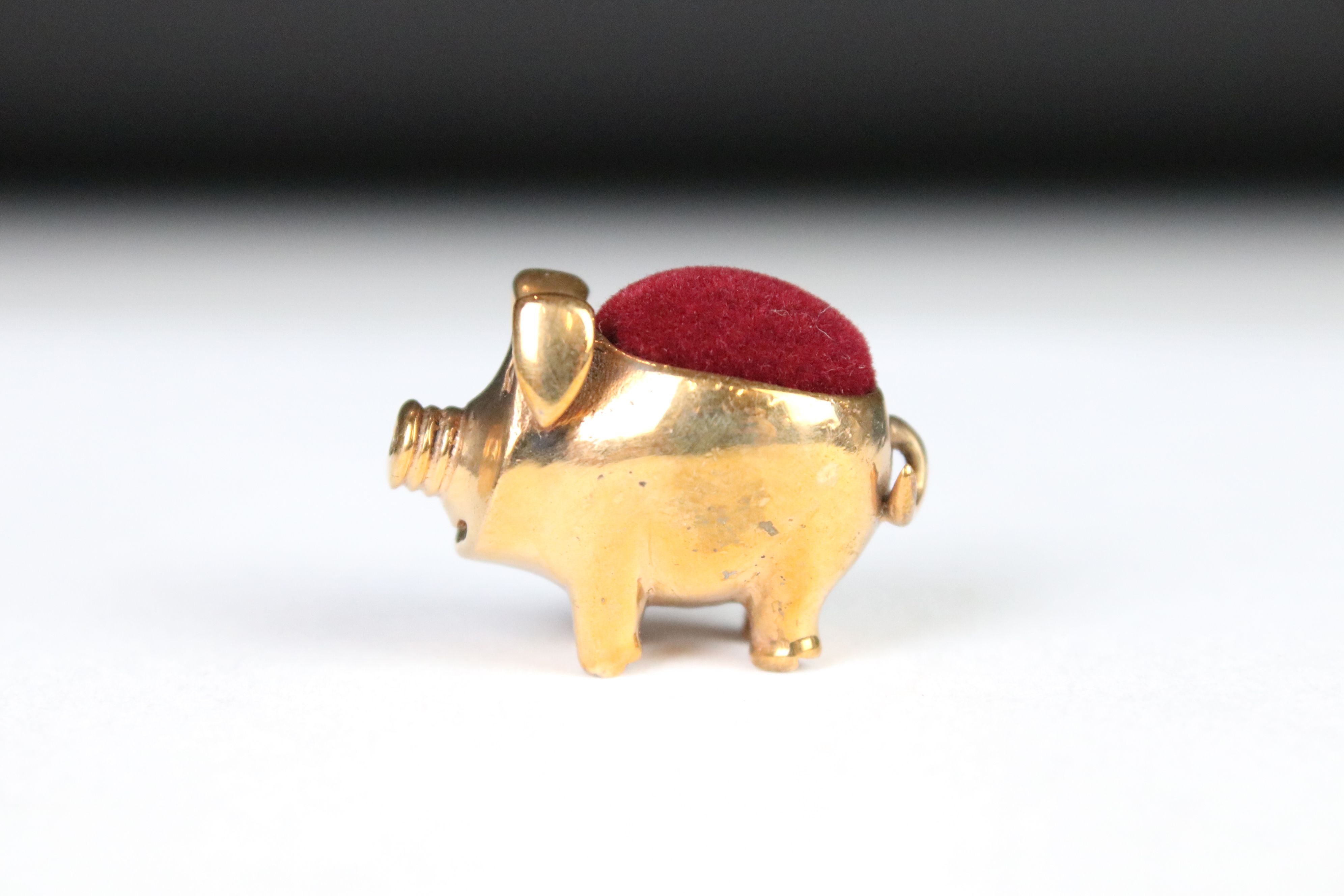 A copper pig pincushion. - Image 2 of 4