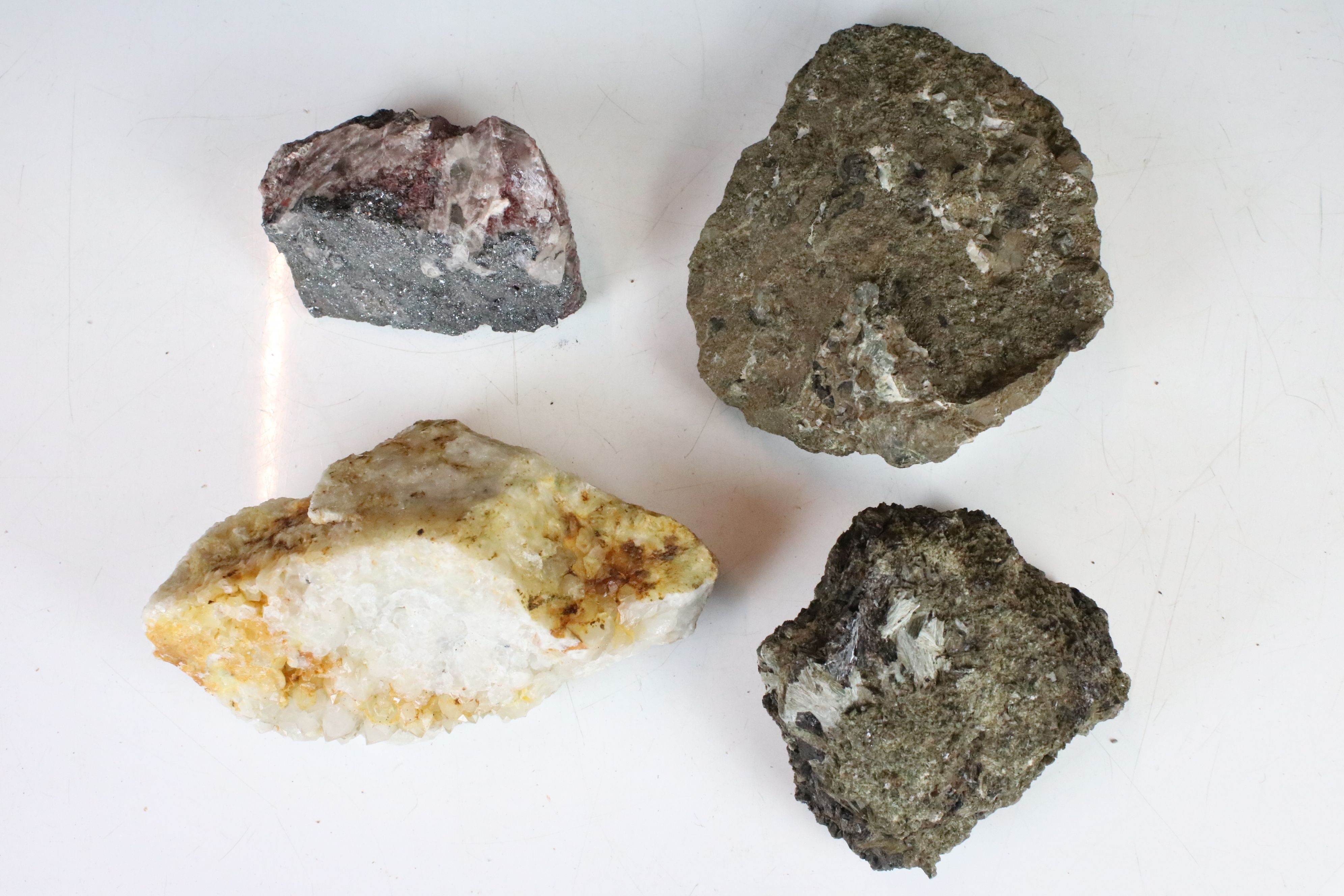 A large collection of mineral specimens to include Quartz, Valentine, Perovskite, Fluorite...etc.. - Image 5 of 6