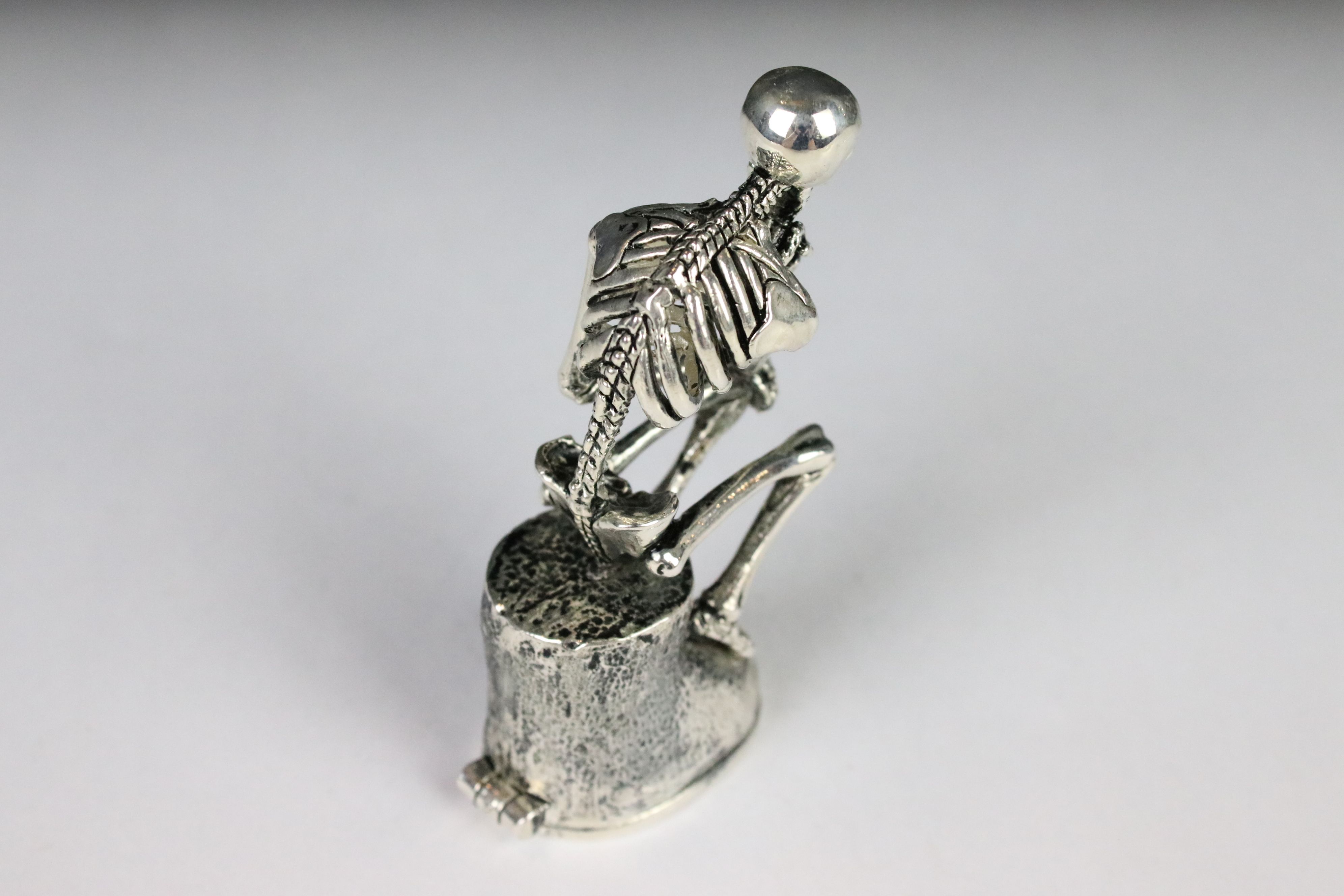 An unusual seated skeleton vesta case. - Image 3 of 4
