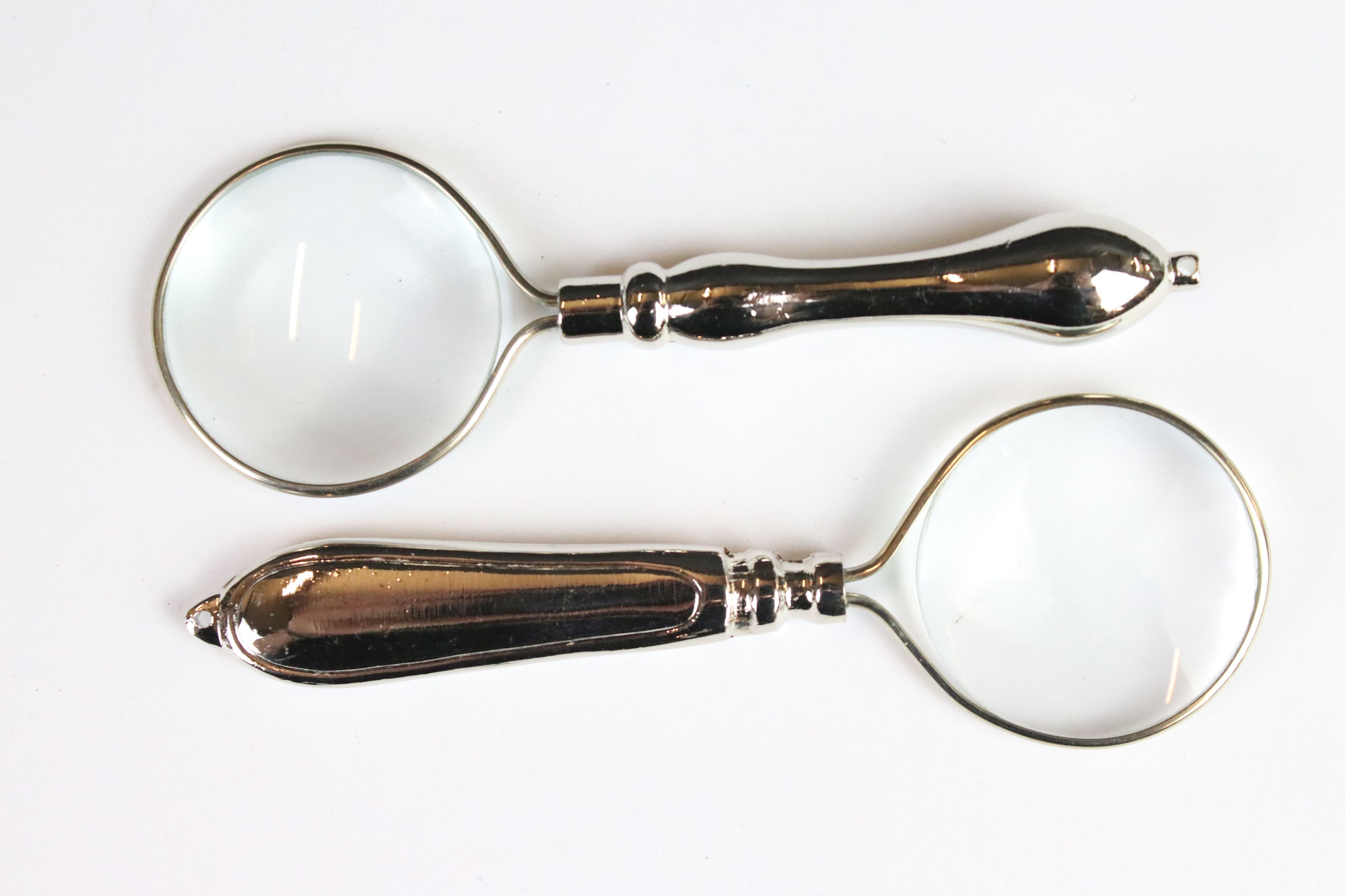 A set of three silver plated magnifying glasses. - Image 3 of 3