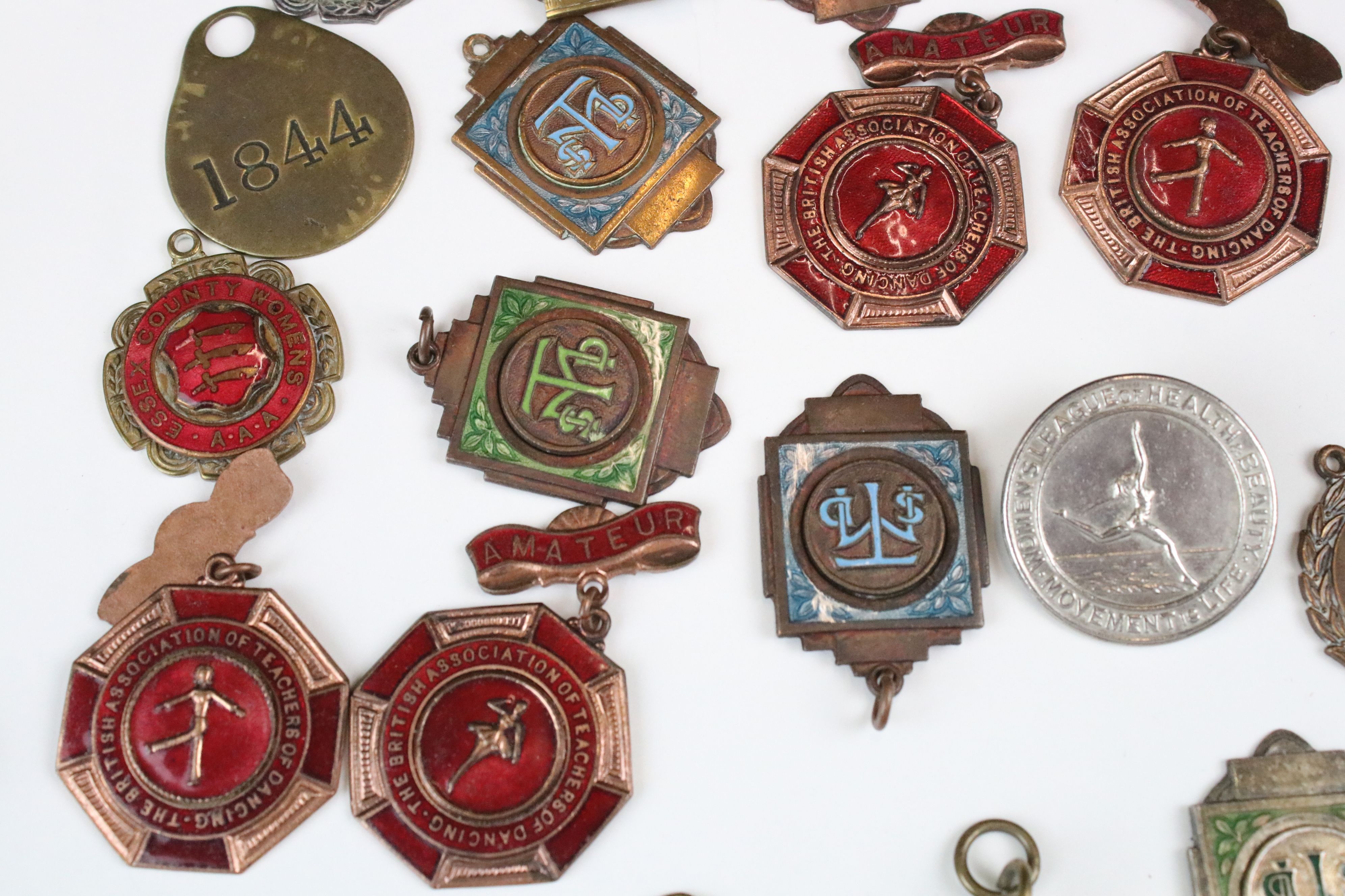 A small group of mixed collectables to include military buttons, a quantity of medallions and - Image 5 of 8