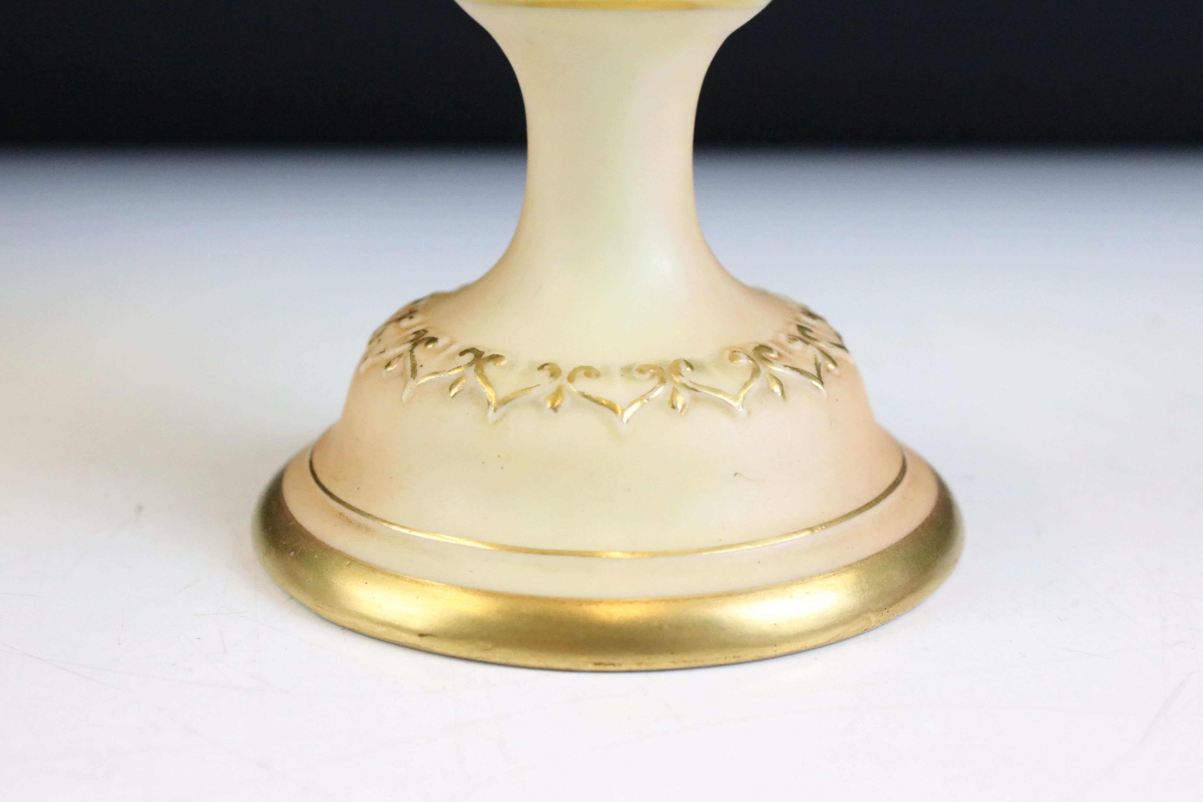 19th Century ivory blush amphora twin handled vase. The vase having moulded handles with gilt - Image 4 of 6