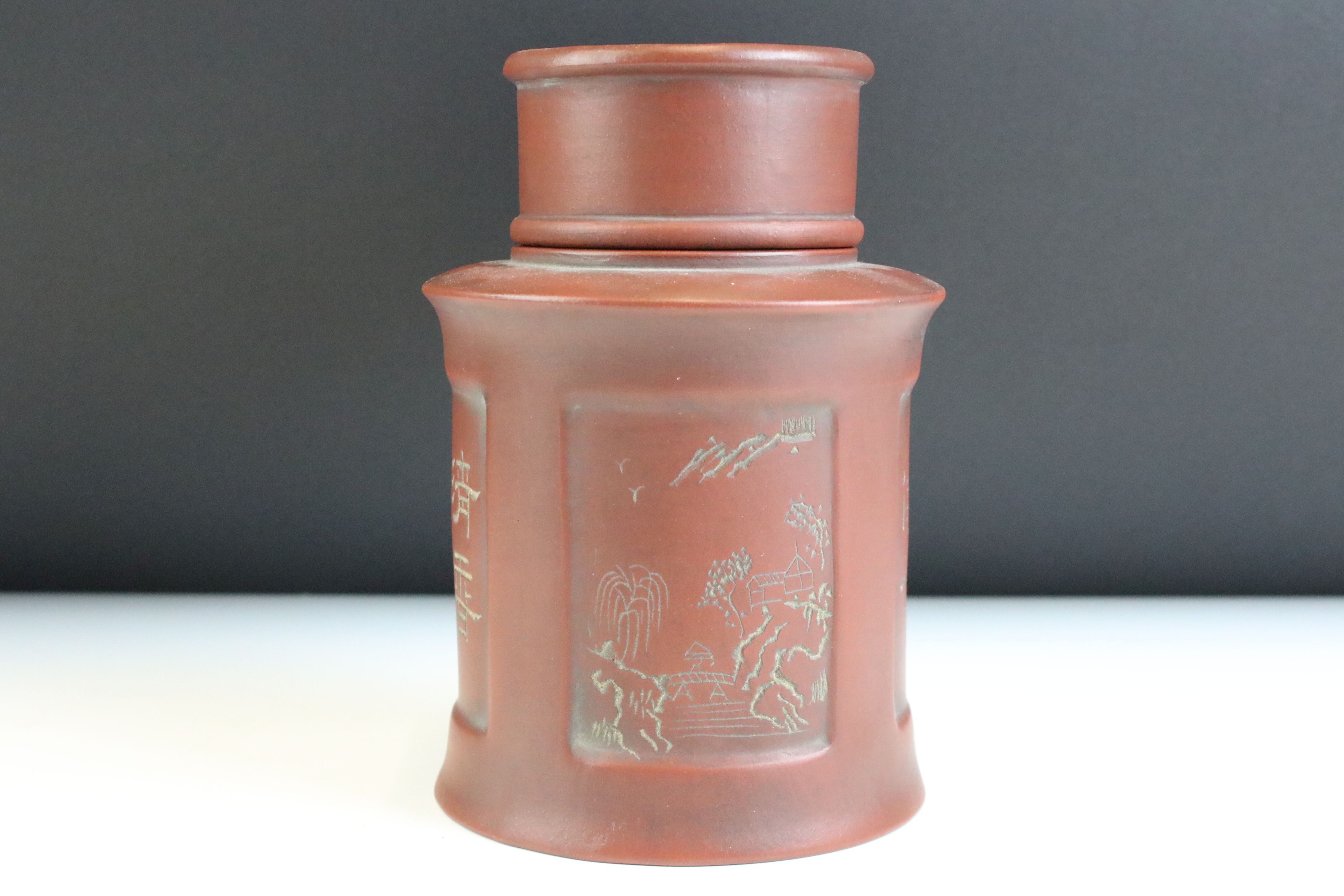 20th Century Chinese Yixing red clay tea pot of gourd form having applied animal and vine leaf - Image 8 of 12