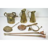 Collection of brass & copper ware to include two hunting horns (longest approx 73.5cm), brass