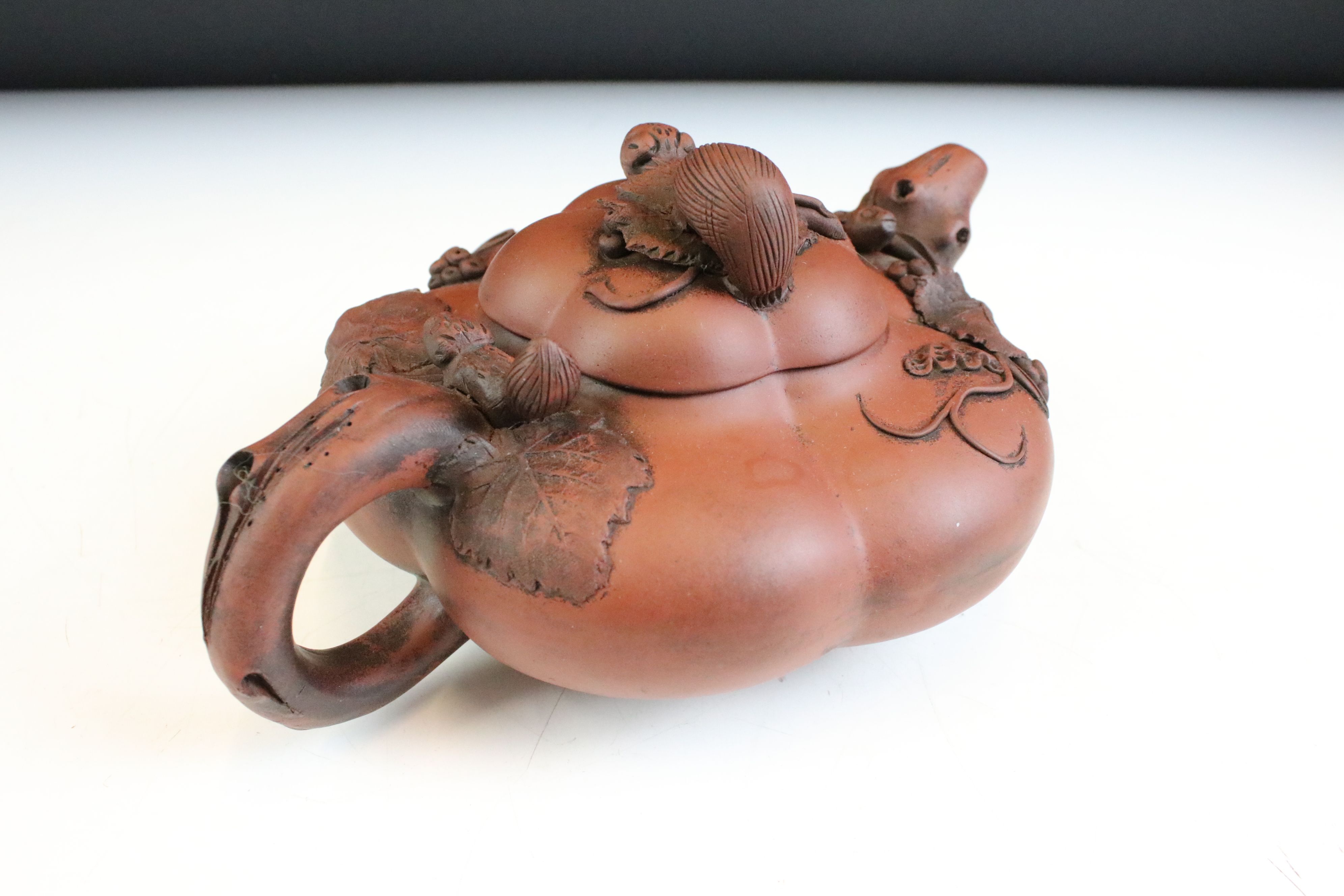 20th Century Chinese Yixing red clay tea pot of gourd form having applied animal and vine leaf - Image 3 of 12