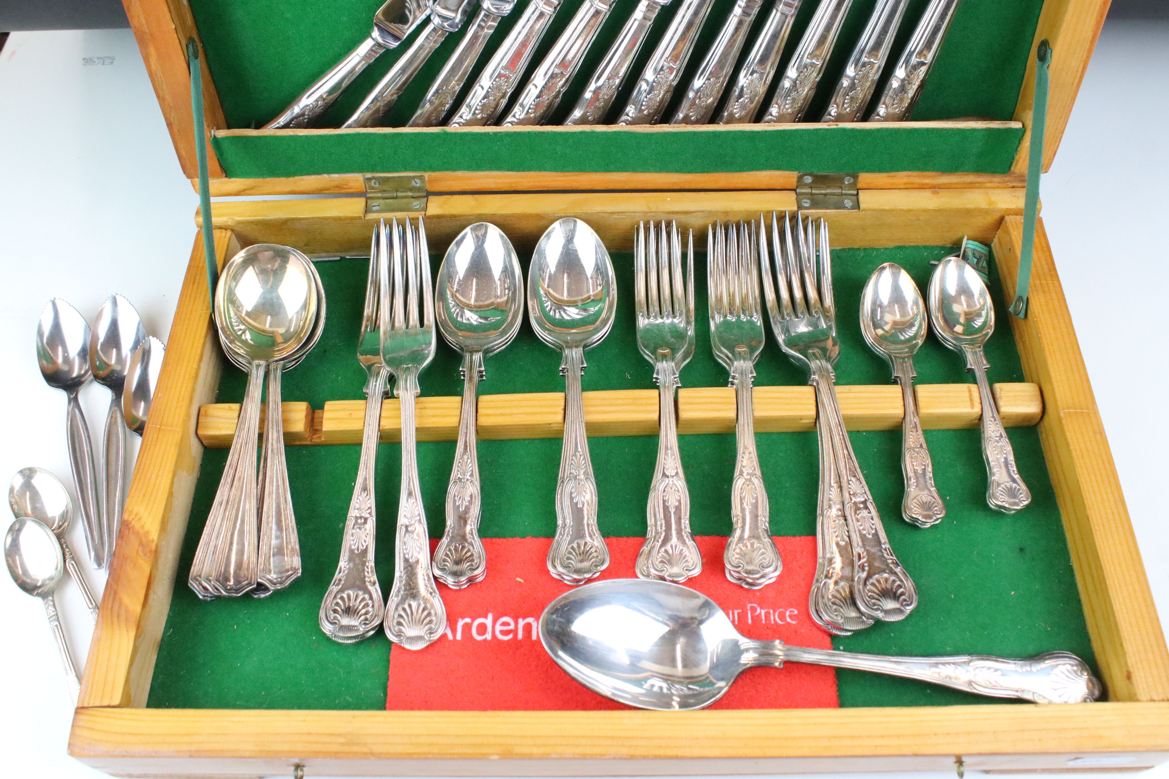 A canteen of Bradleigh Plate silver plated cutlery. - Image 2 of 5