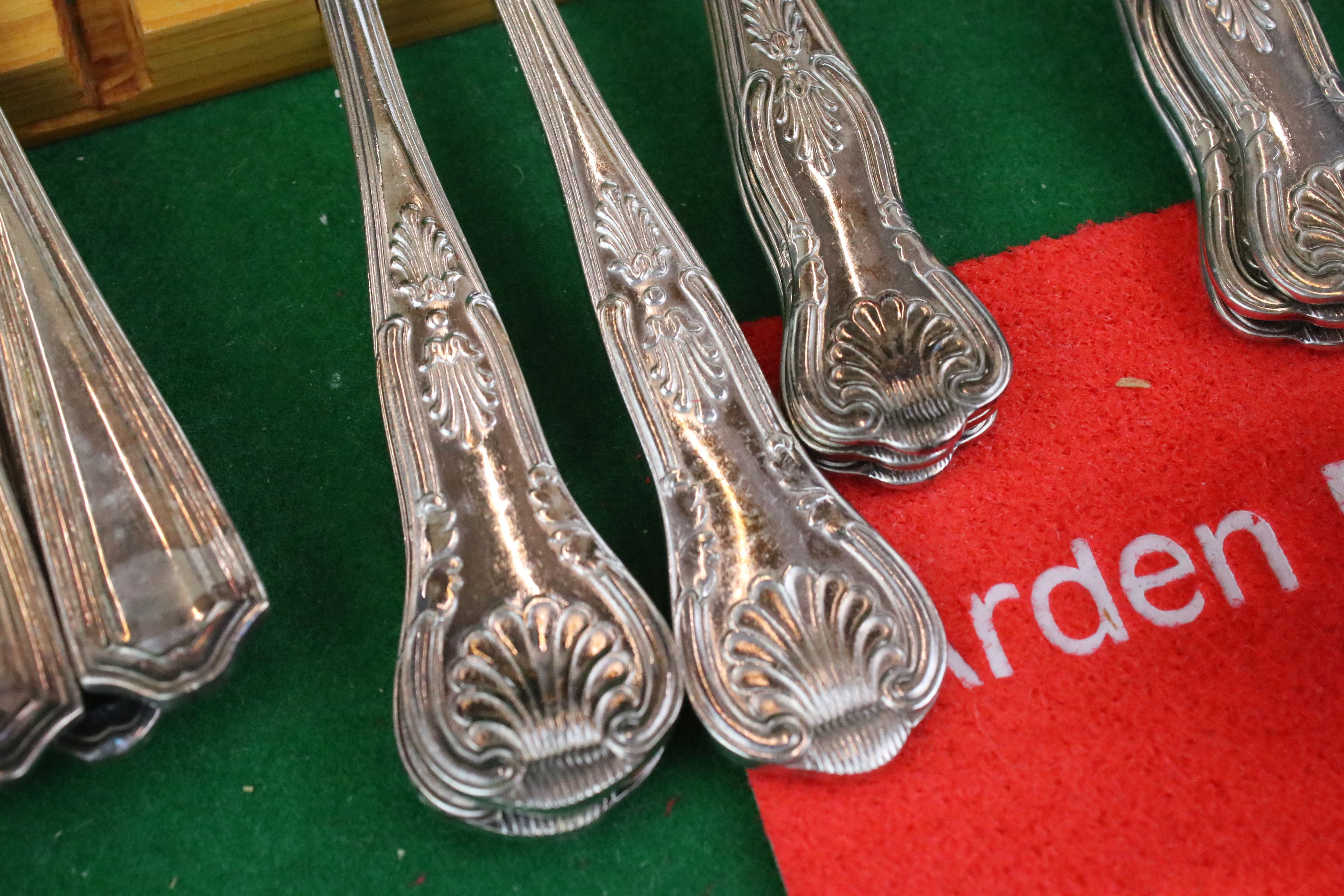 A canteen of Bradleigh Plate silver plated cutlery. - Image 4 of 5