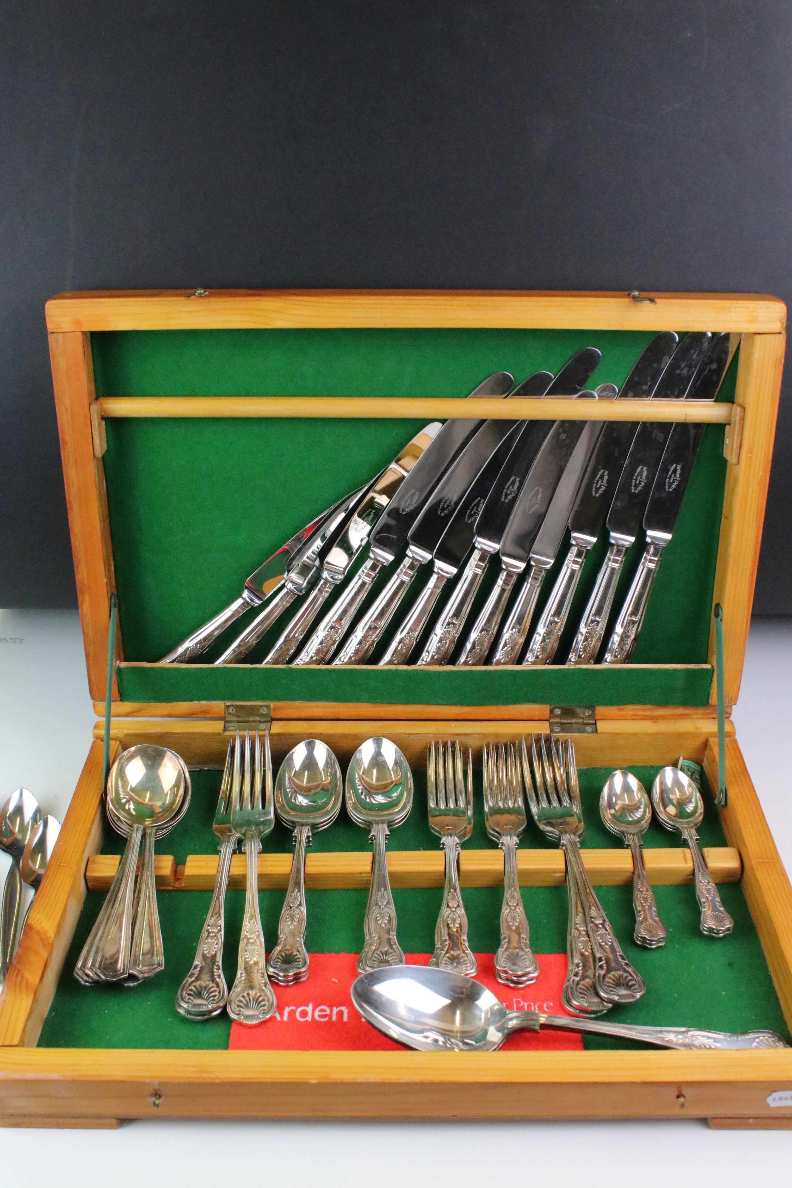 A canteen of Bradleigh Plate silver plated cutlery.