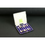 Set of six 1920s silver hallmarked teaspoons in original fitted leatherette box. Each spoon having