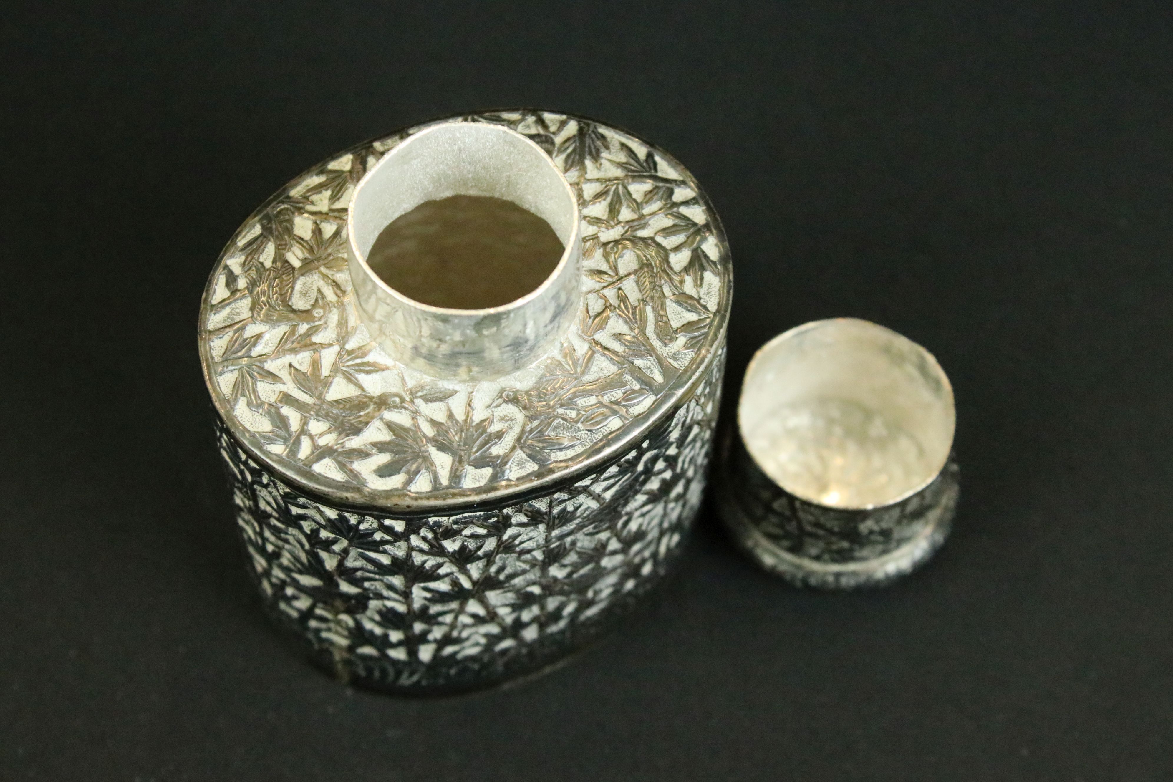 20th Century Chinese white metal tea caddy of oval form having moulded detailing to the sides - Image 4 of 4