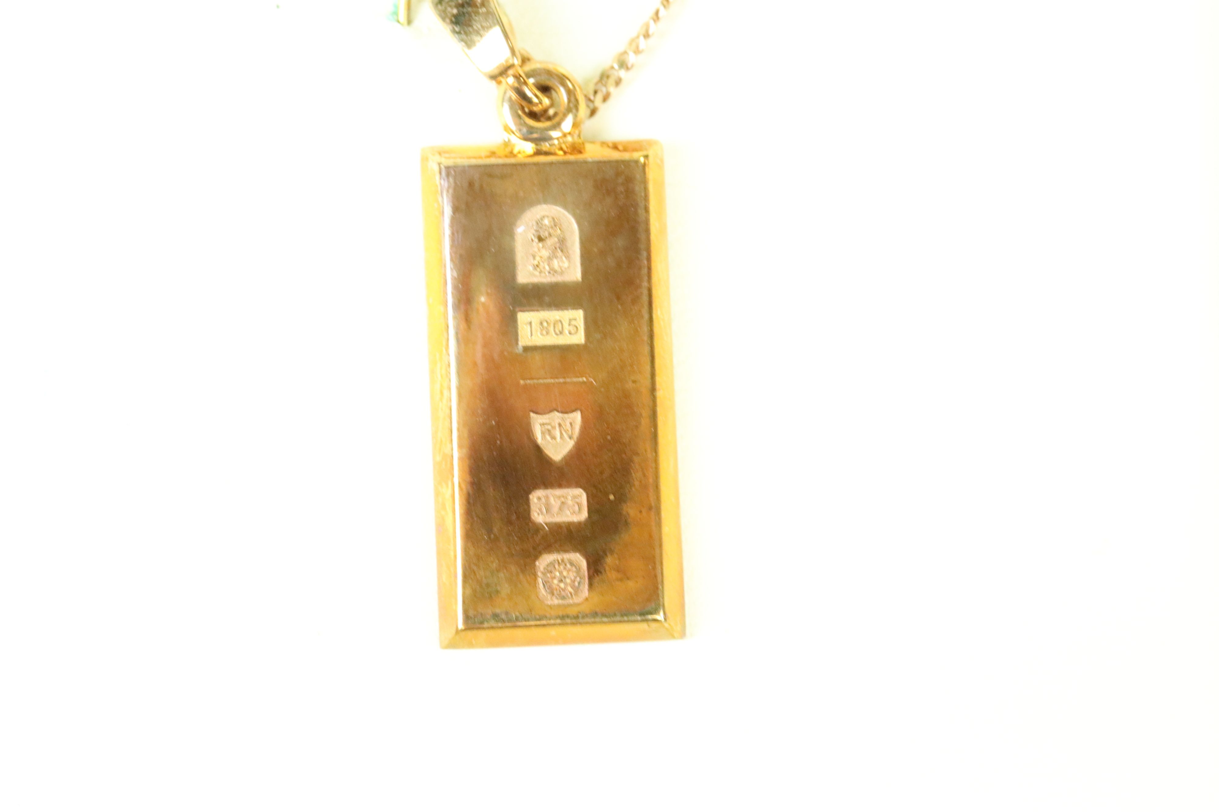 Royal Mint Classics limited edition 9ct gold ingot pendant necklace, 9ct gold chain, no. 277/1805, - Image 2 of 4