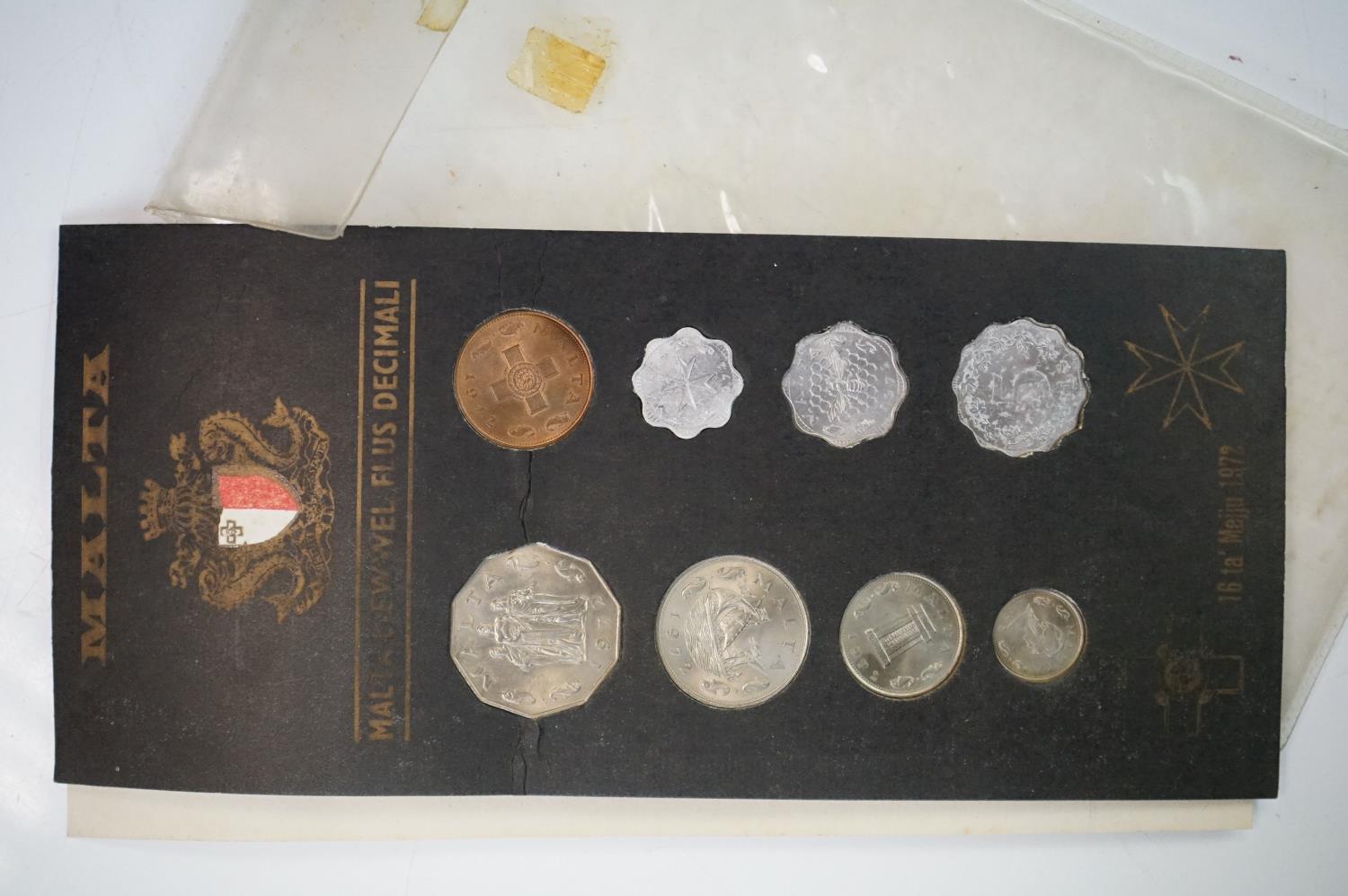 A large collection of mixed British & Foreign coins to include uncirculated examples. - Image 8 of 17