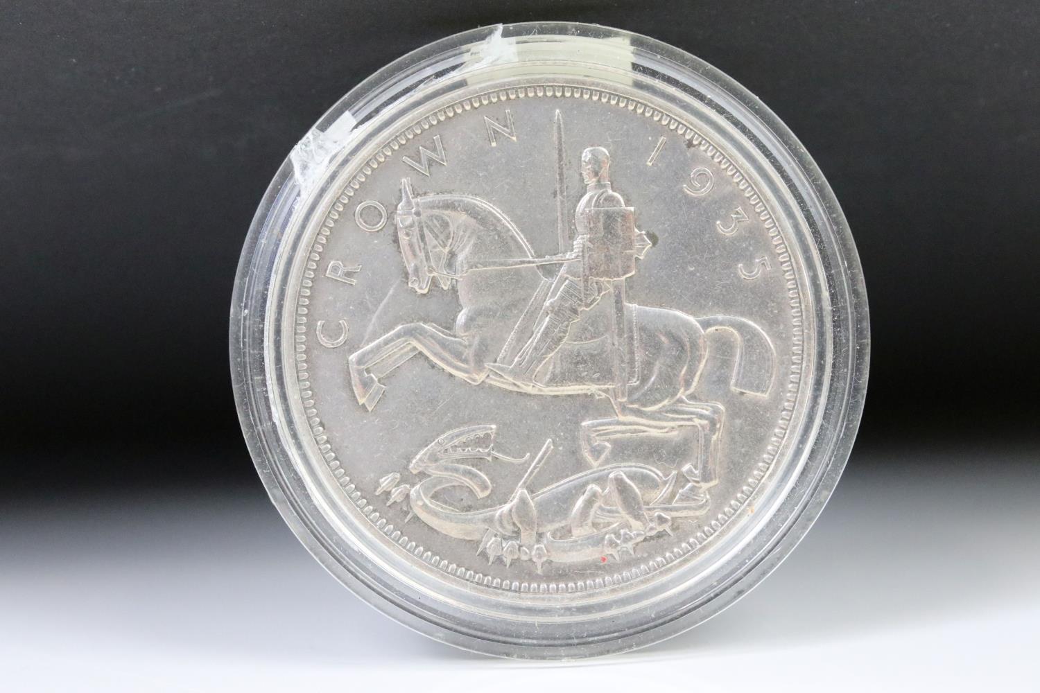 A collection of four British King George V 1935 pre decimal silver full crown coins. - Image 5 of 8