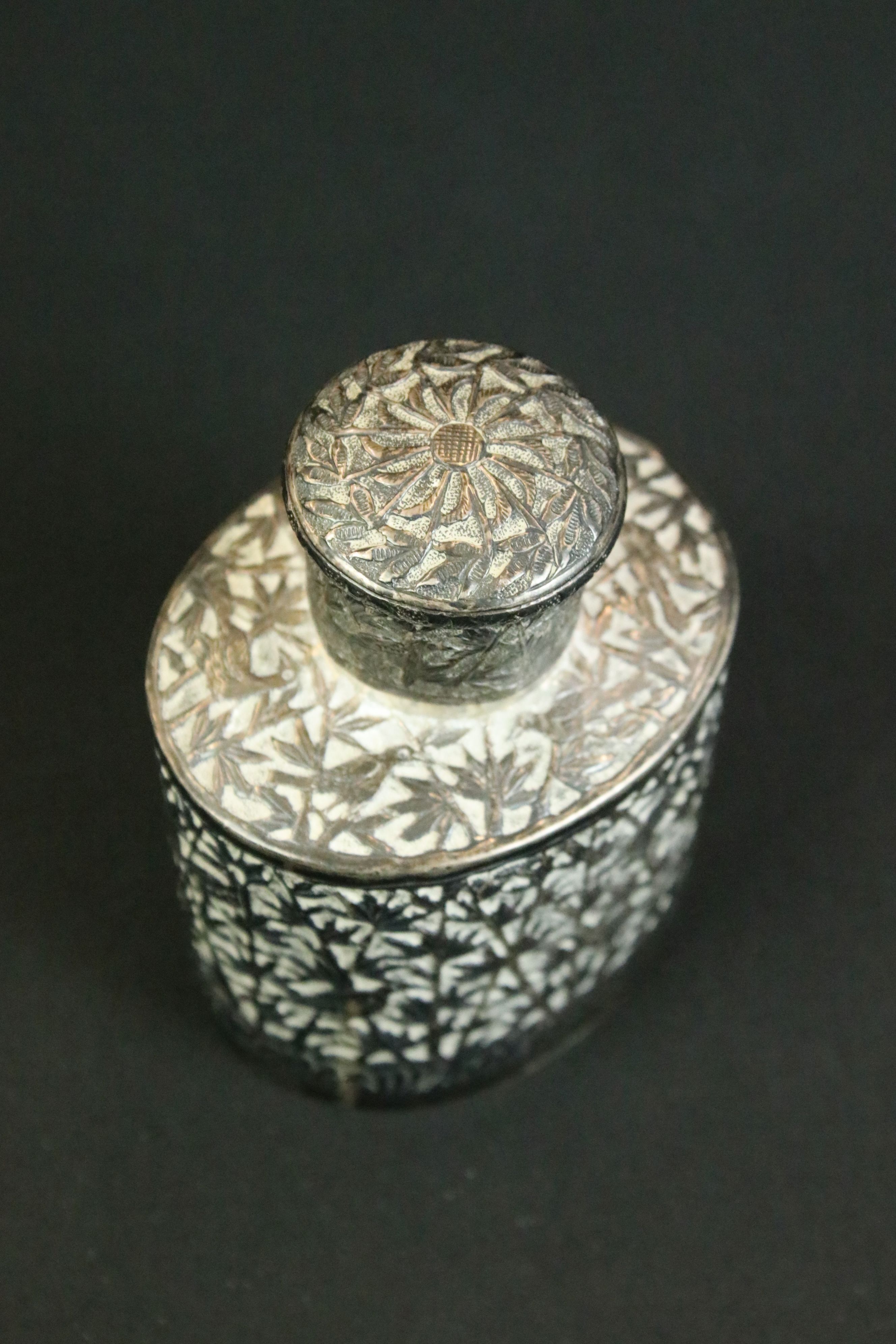 20th Century Chinese white metal tea caddy of oval form having moulded detailing to the sides - Image 2 of 4
