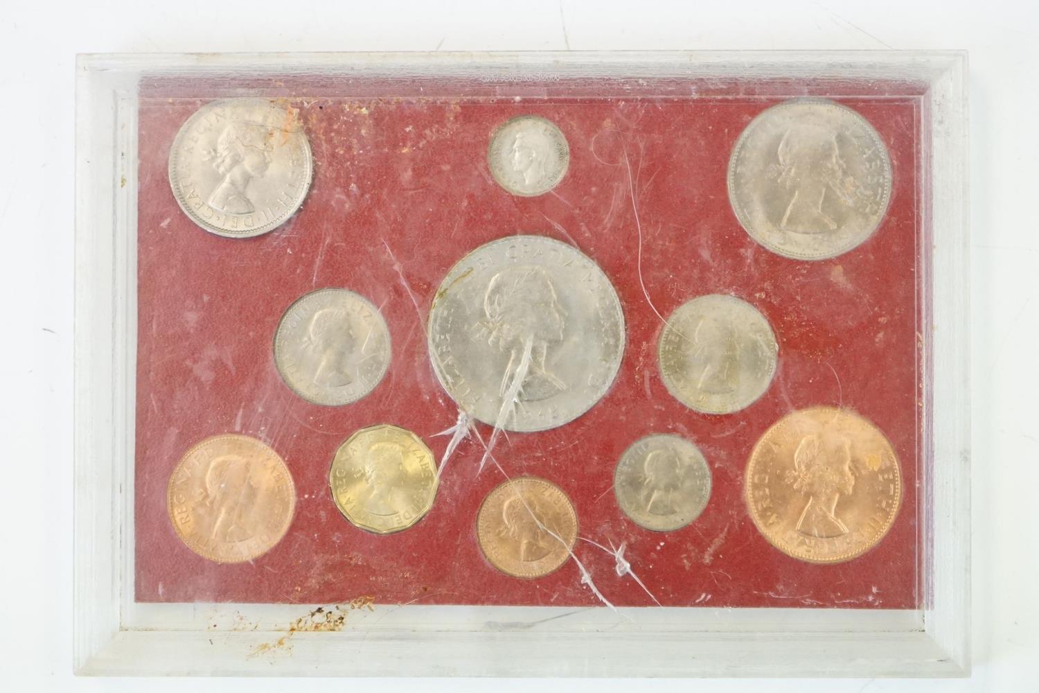 A collection of Royal Mint uncirculated coins to include 1994 year set, 1971 year set, 1970 year - Image 15 of 18