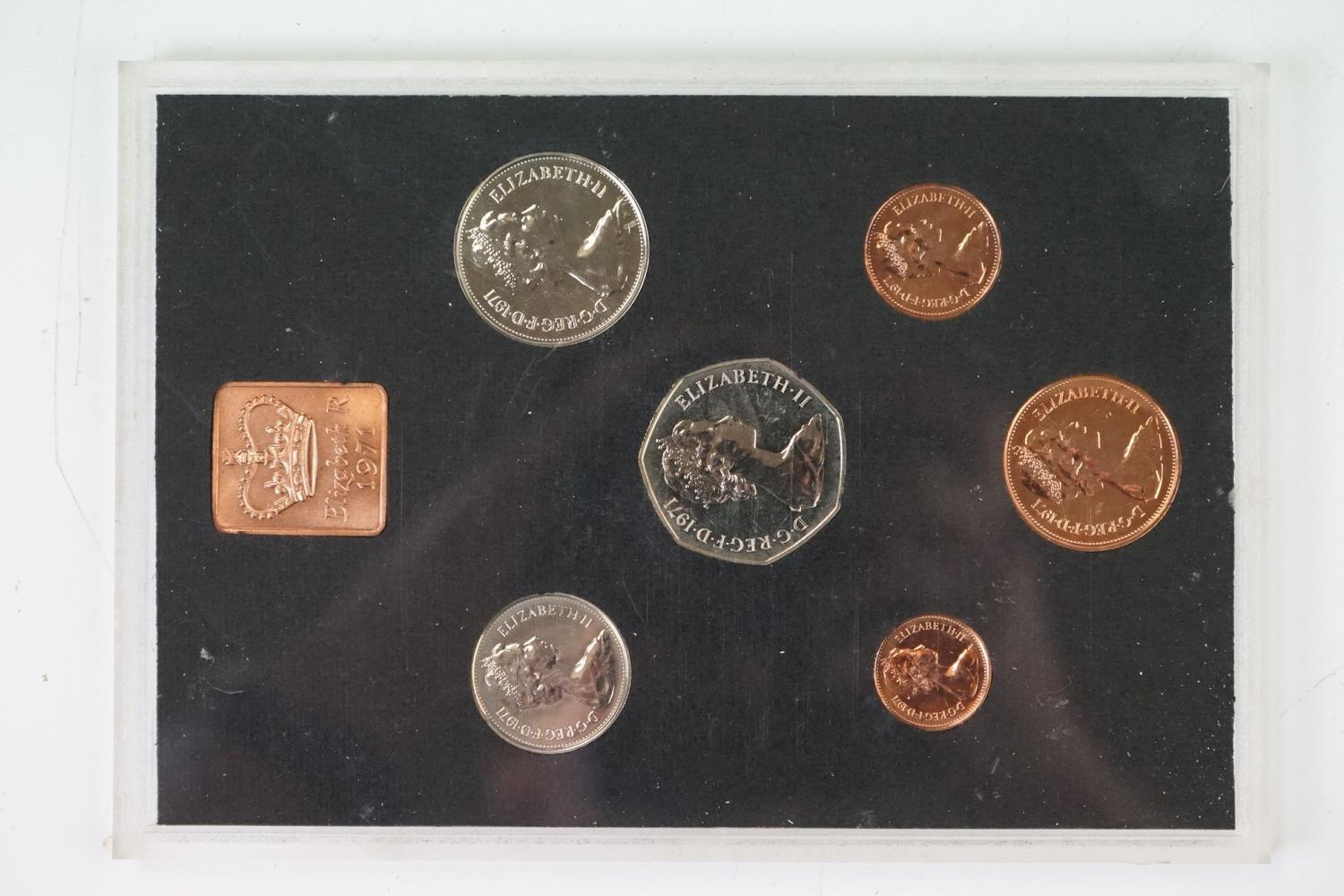 A collection of Royal Mint uncirculated coins to include 1994 year set, 1971 year set, 1970 year - Image 17 of 18
