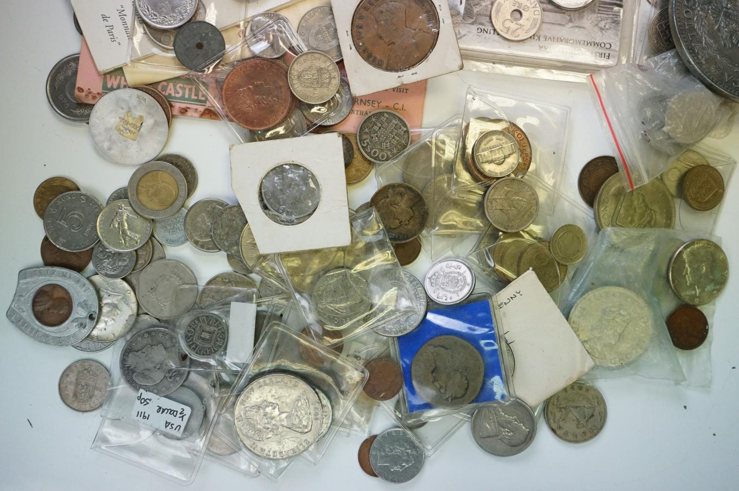A large collection of British pre decimal and commemorative coins and foreign coins to include - Image 14 of 19