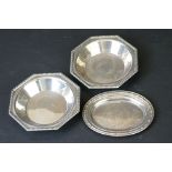 Pair of Hukin & Heath silver trinket dishes of plain polished octagonal form, gadrooned borders,