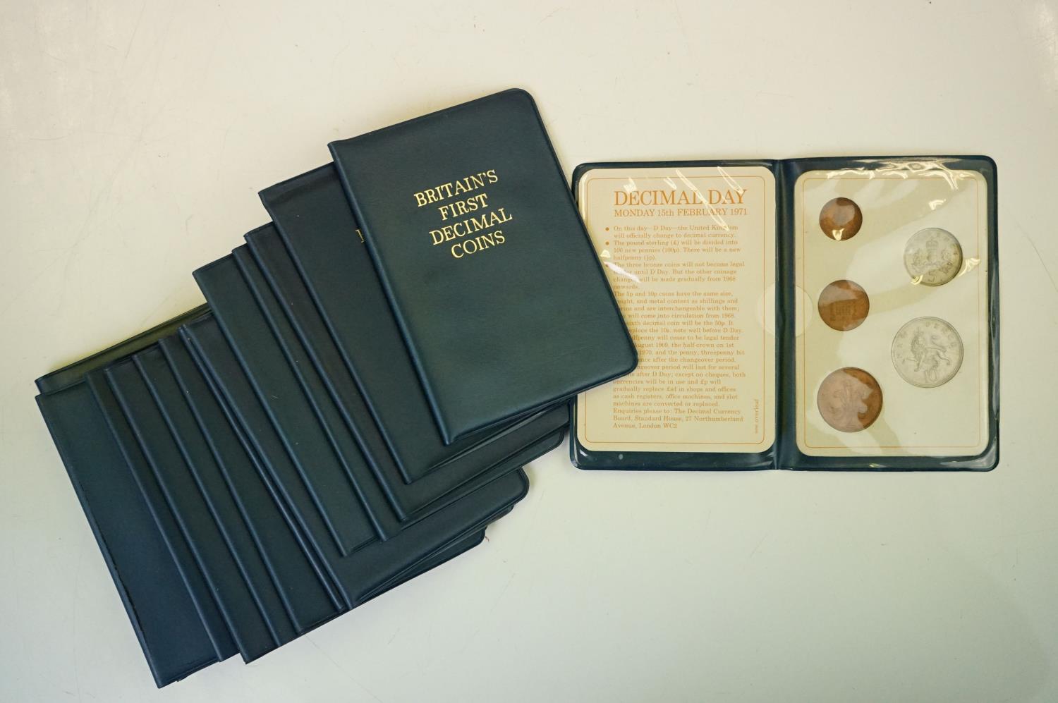 A large collection of British pre decimal and commemorative coins and foreign coins to include - Image 15 of 19