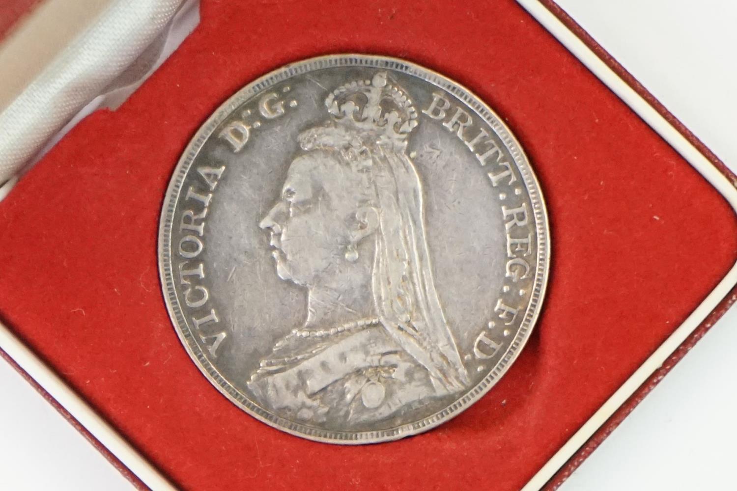 A collection of British pre decimal silver pre 1920 coins to include Queen Victoria and King - Image 3 of 9