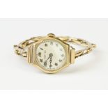 Vertex ladies 9ct gold wristwatch, gilt Arabic numerals, black poker hands, 9ct gold expandable
