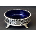 Goldsmiths & Silversmiths Co Ltd - An Edwardian silver circular butter dish with blue glass liner,