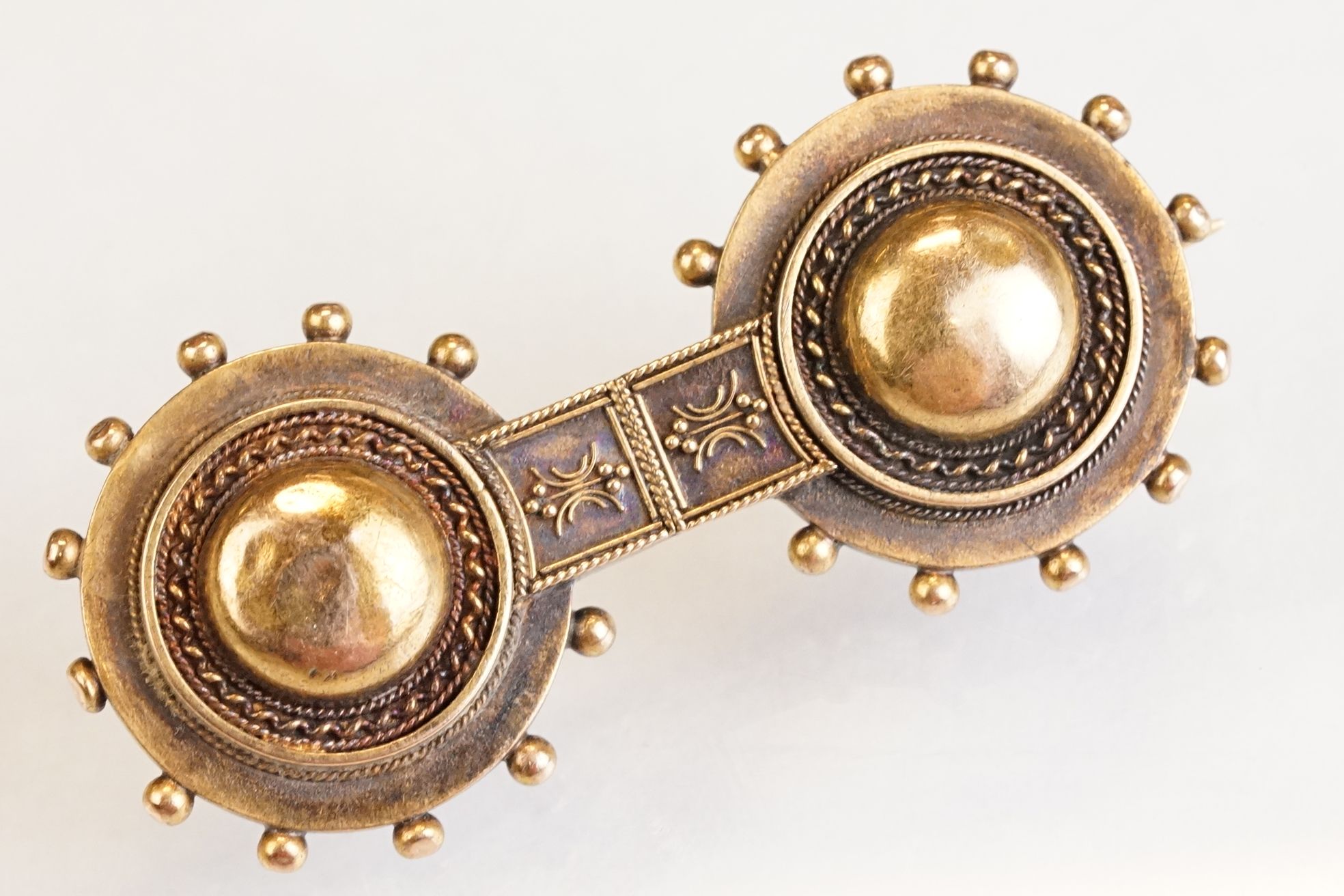 19th century Etruscan Revival yellow metal brooch, two target roundels with conjoining bar, rope - Image 7 of 10