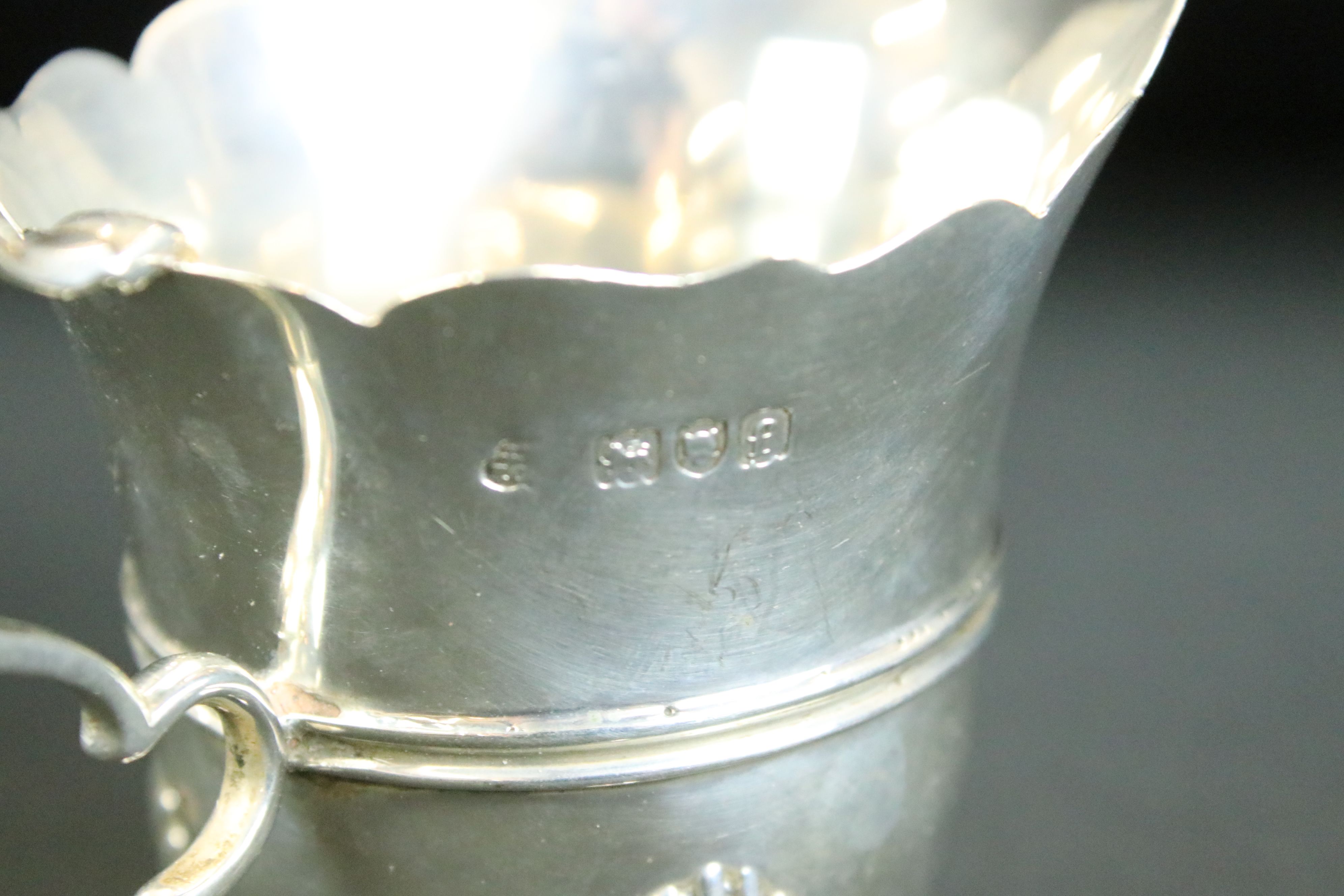 Early 20th Century Edwardian silver hallmarked cream jug. The jug having a scalloped rim raised on - Image 4 of 4