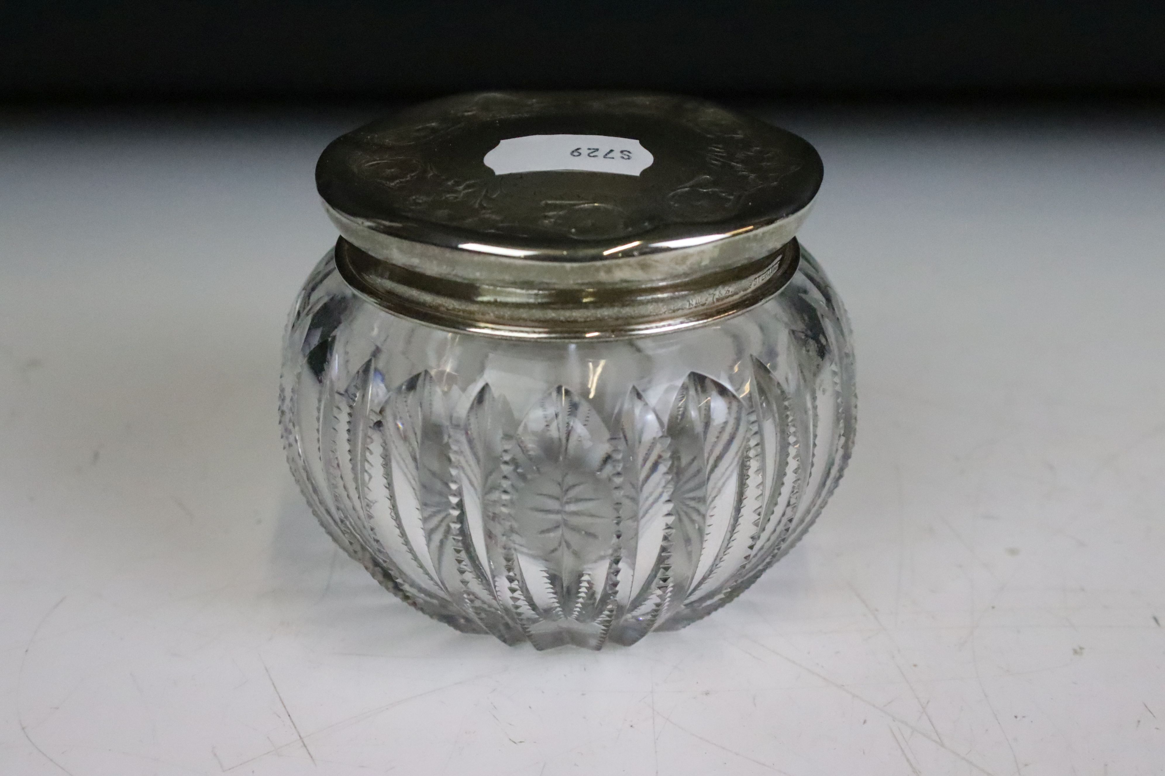 A box of mixed vanity collectables to include fully hallmarked sterling silver topped jars. - Image 4 of 7