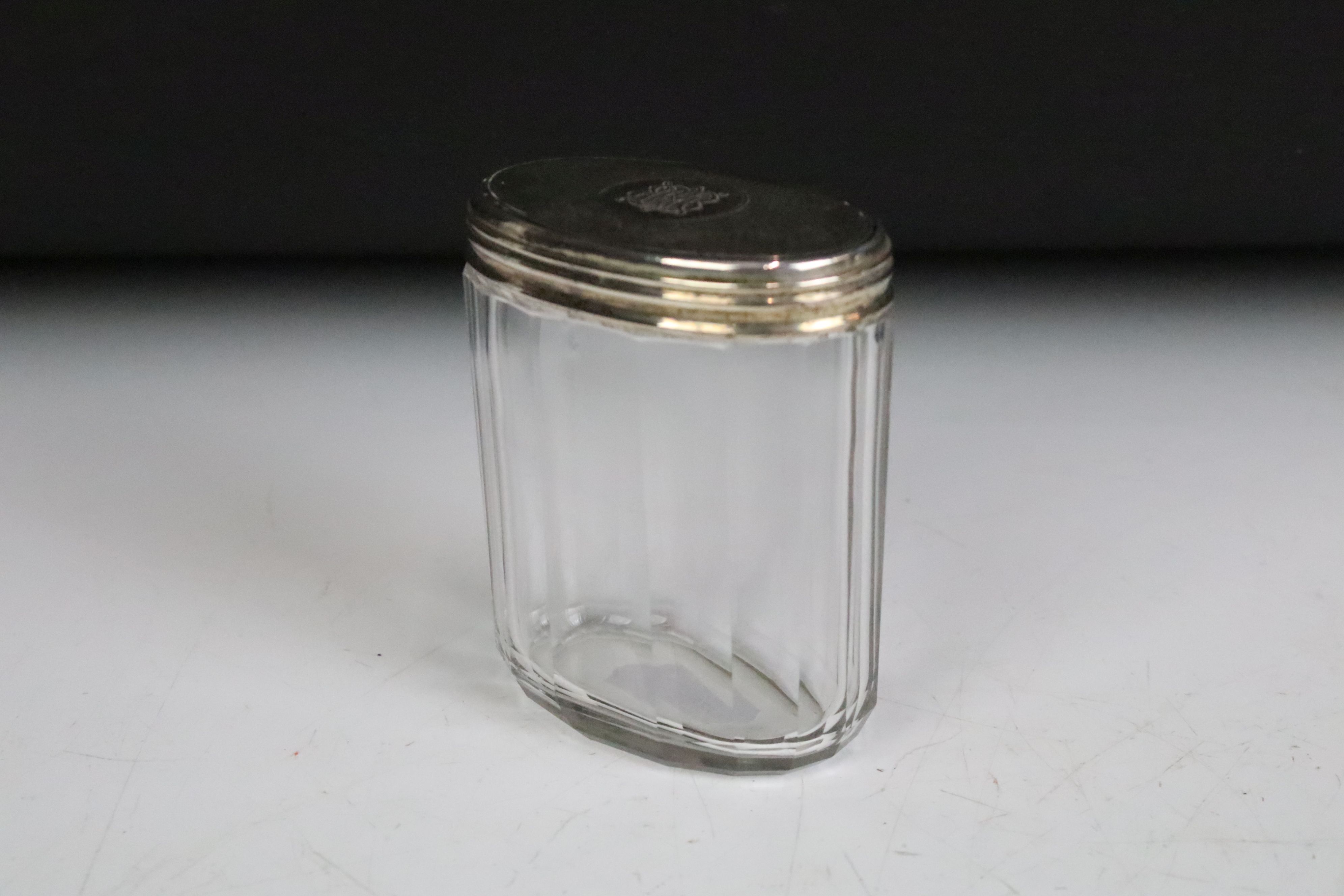 A box of mixed vanity collectables to include fully hallmarked sterling silver topped jars. - Image 5 of 7