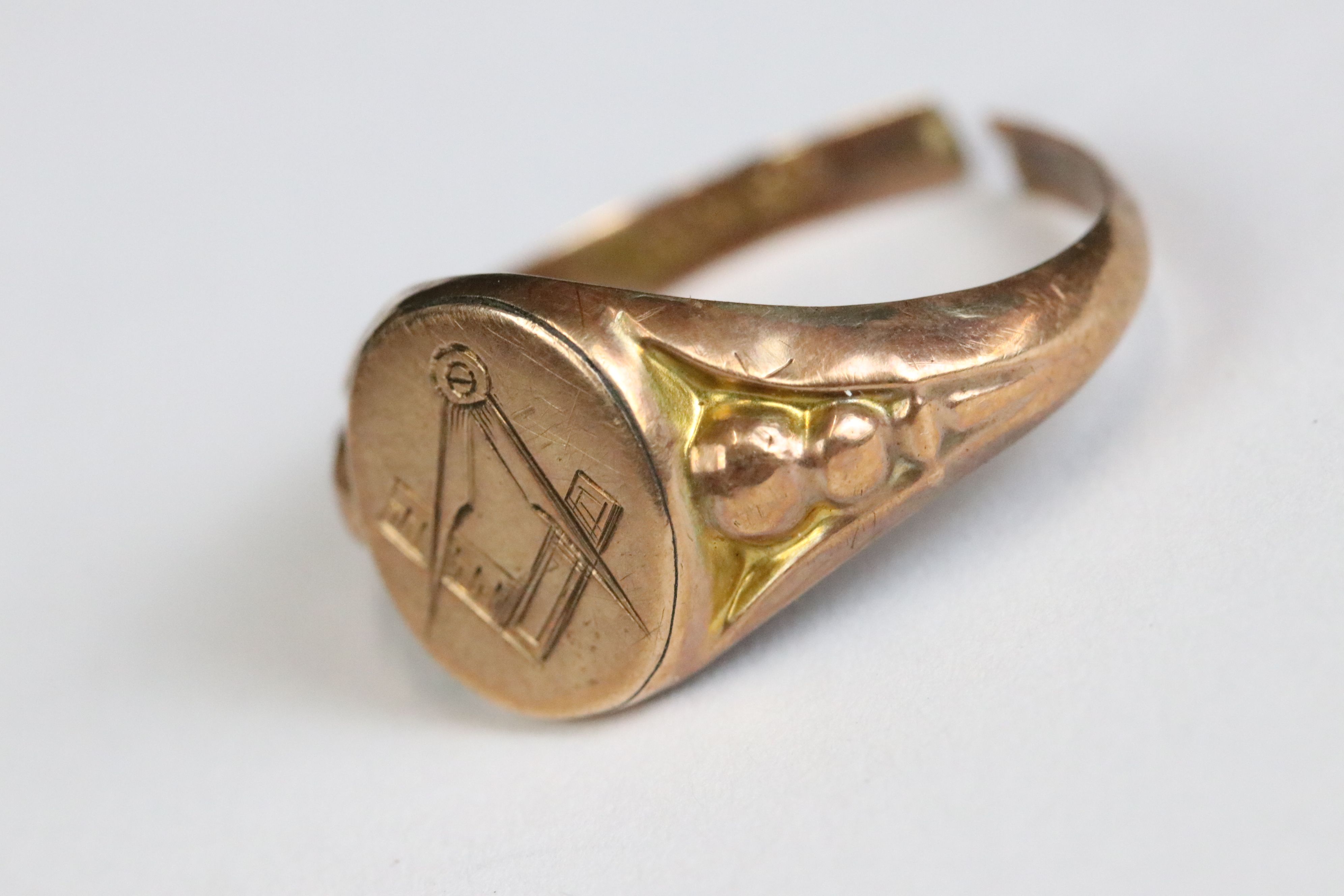 A 9ct gold masonic gents signet ring together with art nouveau lady, cross, spoon and ashtray. - Image 2 of 19