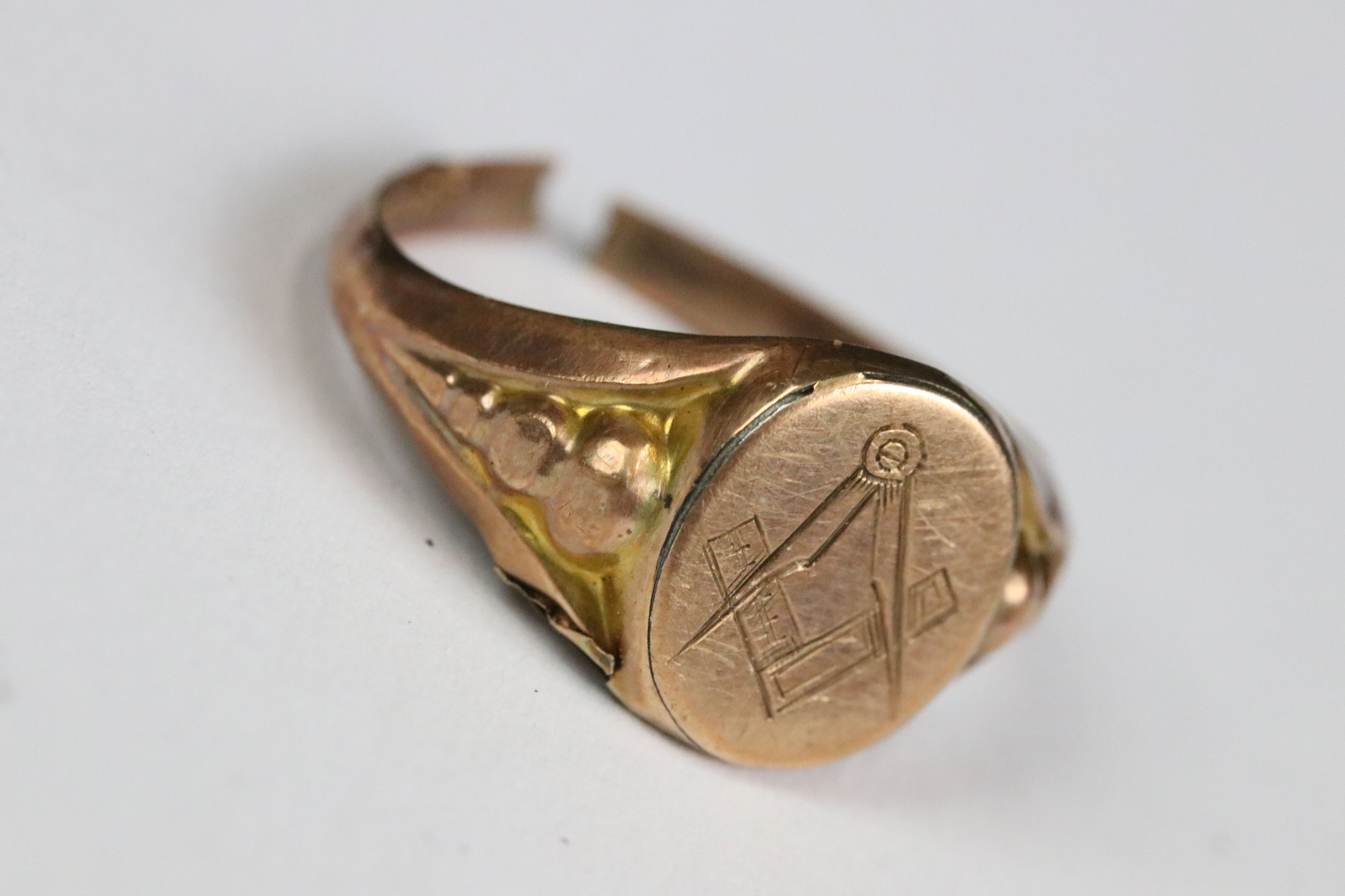 A 9ct gold masonic gents signet ring together with art nouveau lady, cross, spoon and ashtray. - Image 4 of 19