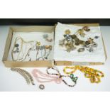 A collection of vintage ladies jewellery to include beaded necklaces and brooches.