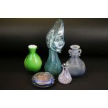 Group of 20th Century studio art glass to include an okra mottled glass paperweight, a la