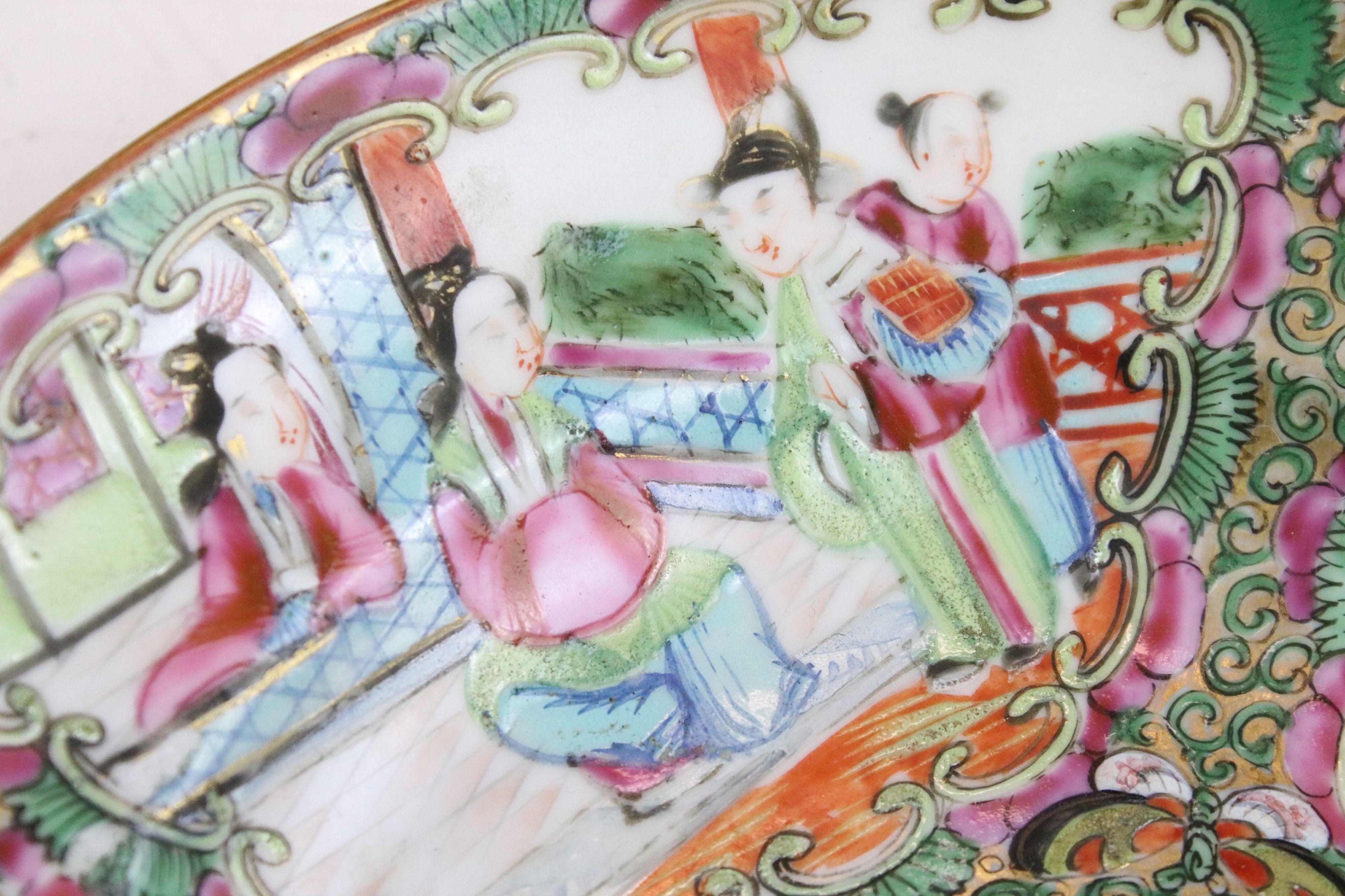 Group of three Oriental ceramic plates. The lot to include a Chinese Canton famille rose plate, a - Image 11 of 13